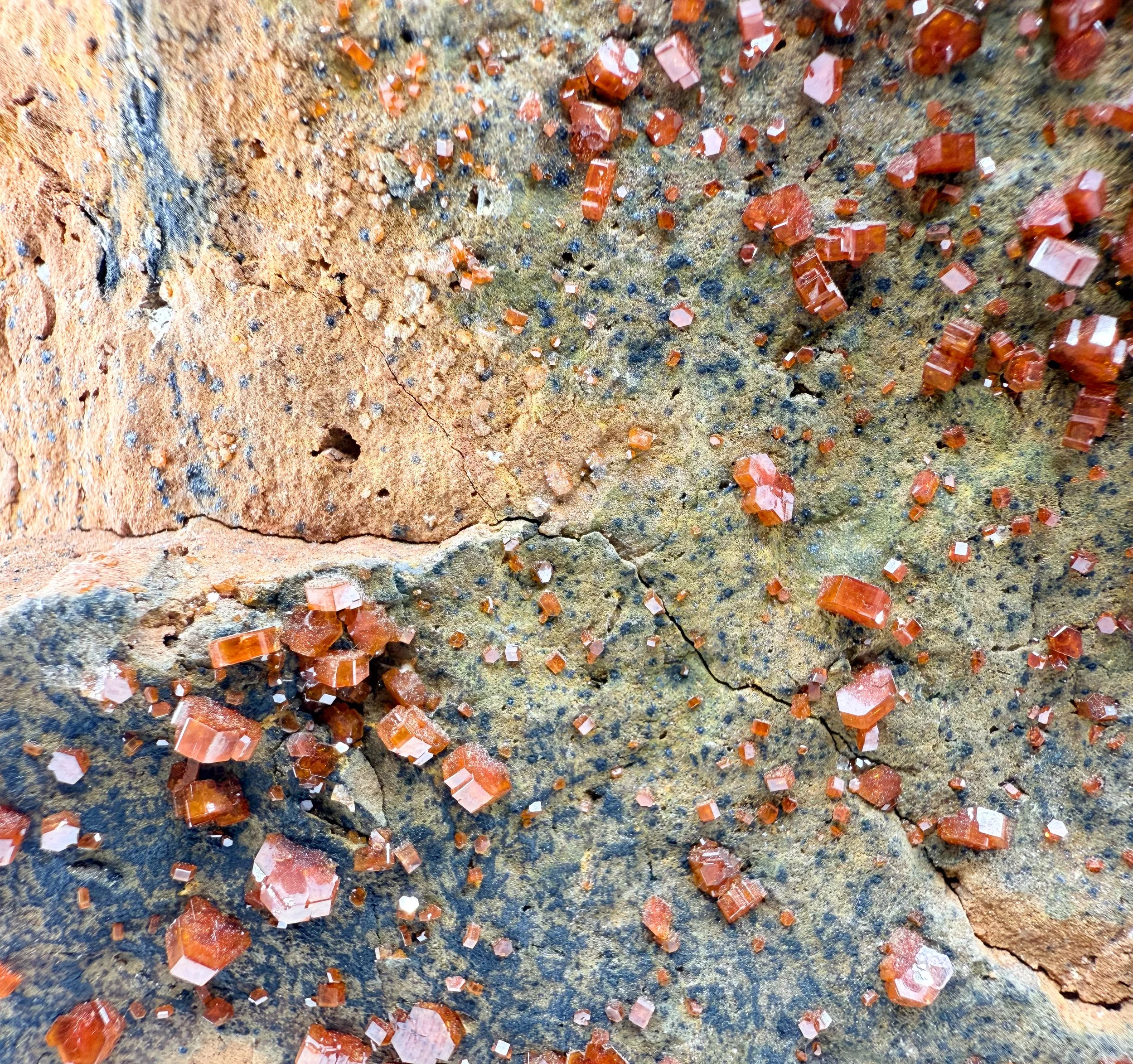 VANADINITE _ MIN00003E.jpg