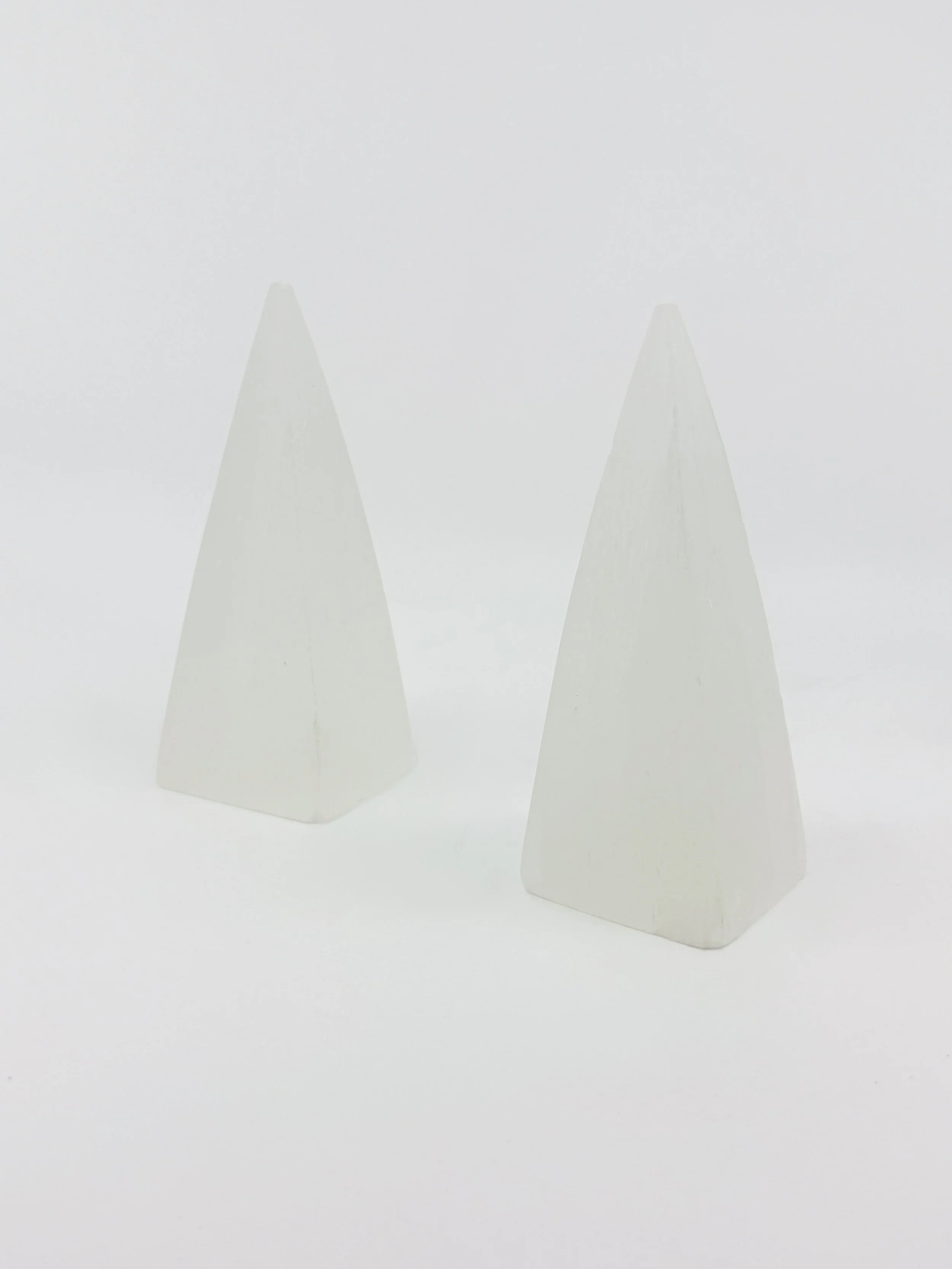 SELENITE PYRAMID - MIN00060B.jpg