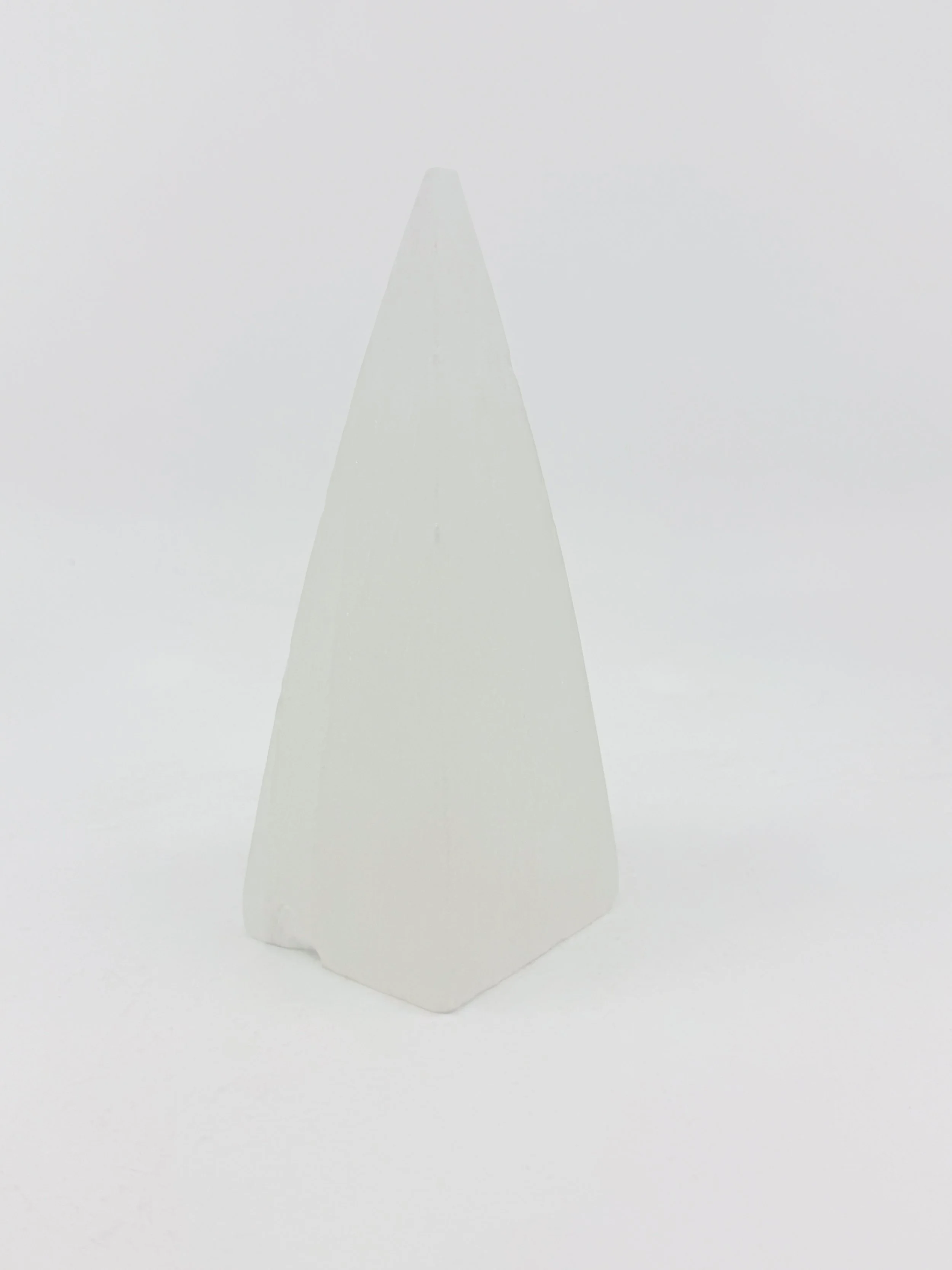 SELENITE PYRAMID - MIN00060C.jpg
