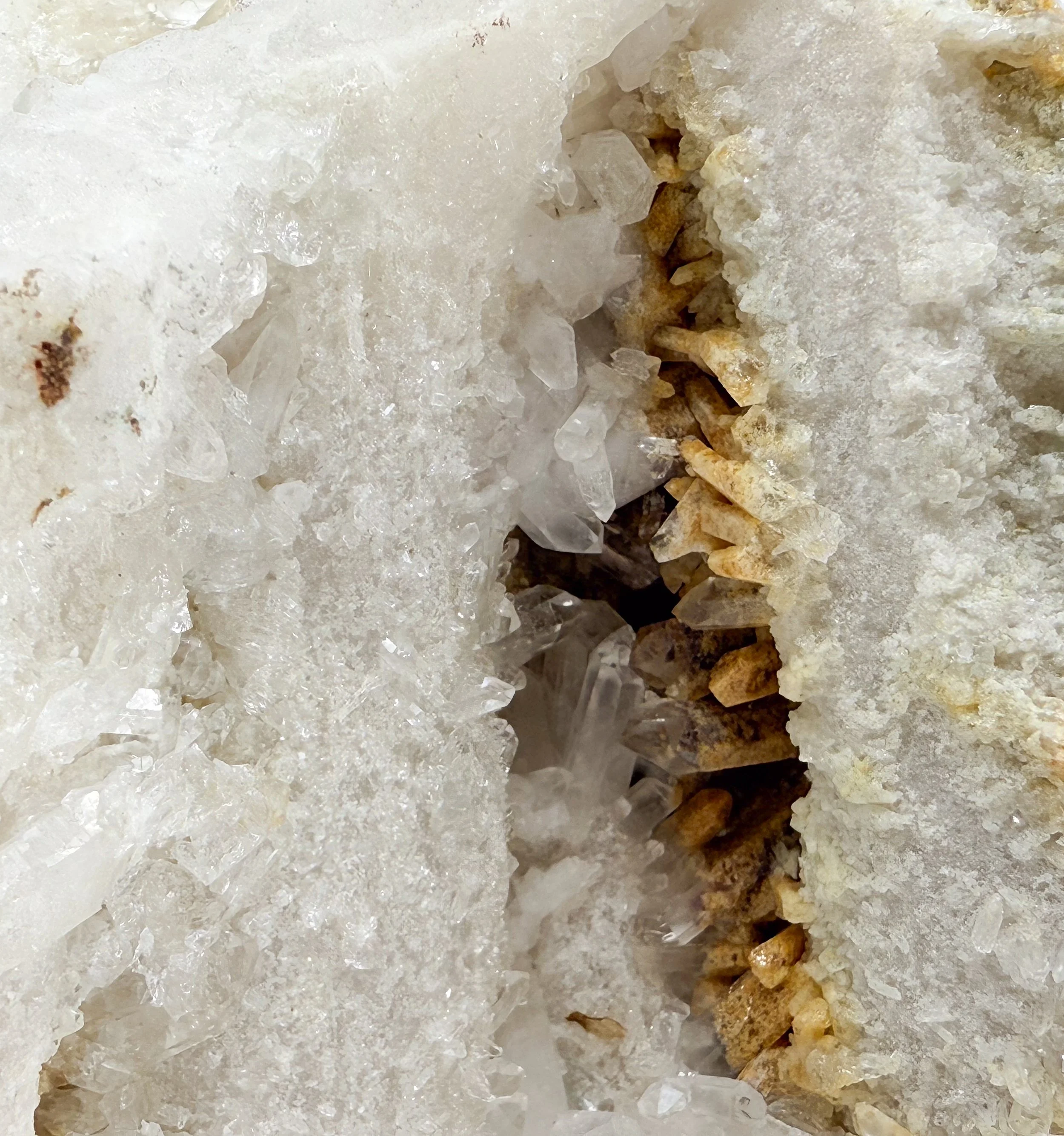 QUARTZ _ MIN00098E.jpg