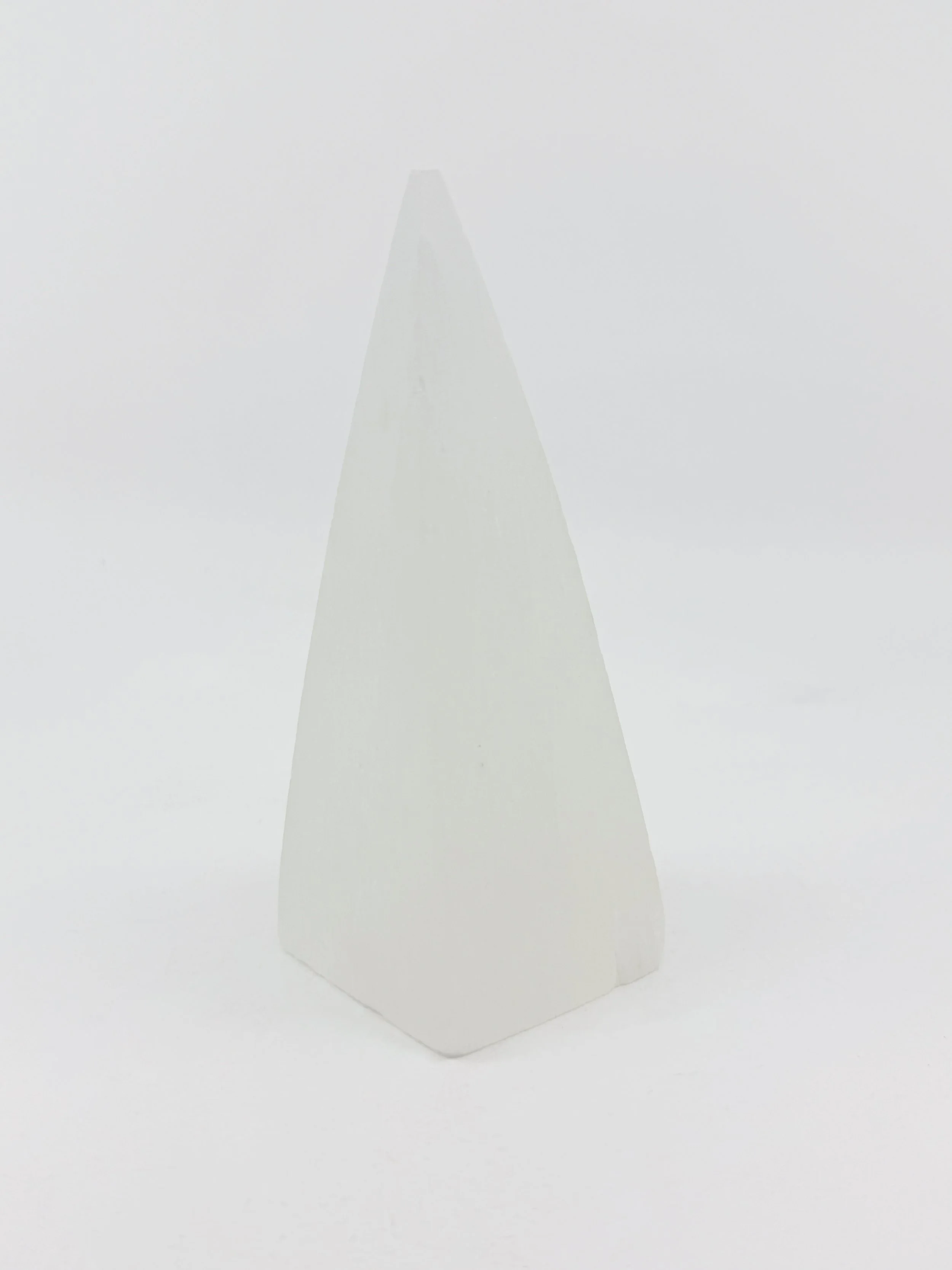 SELENITE PYRAMID - MIN00060D.jpg