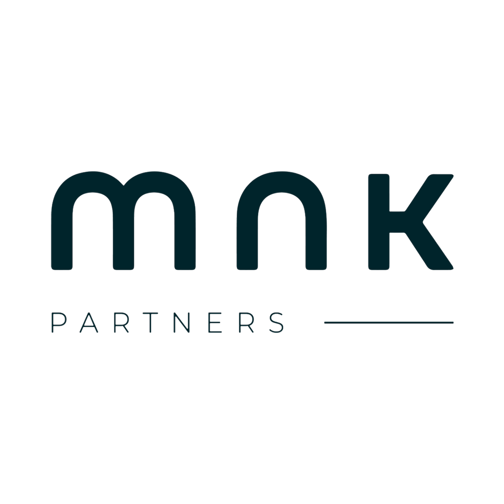 Logo avec le texte 'mkk PARTNERS' sur un fond transparent.