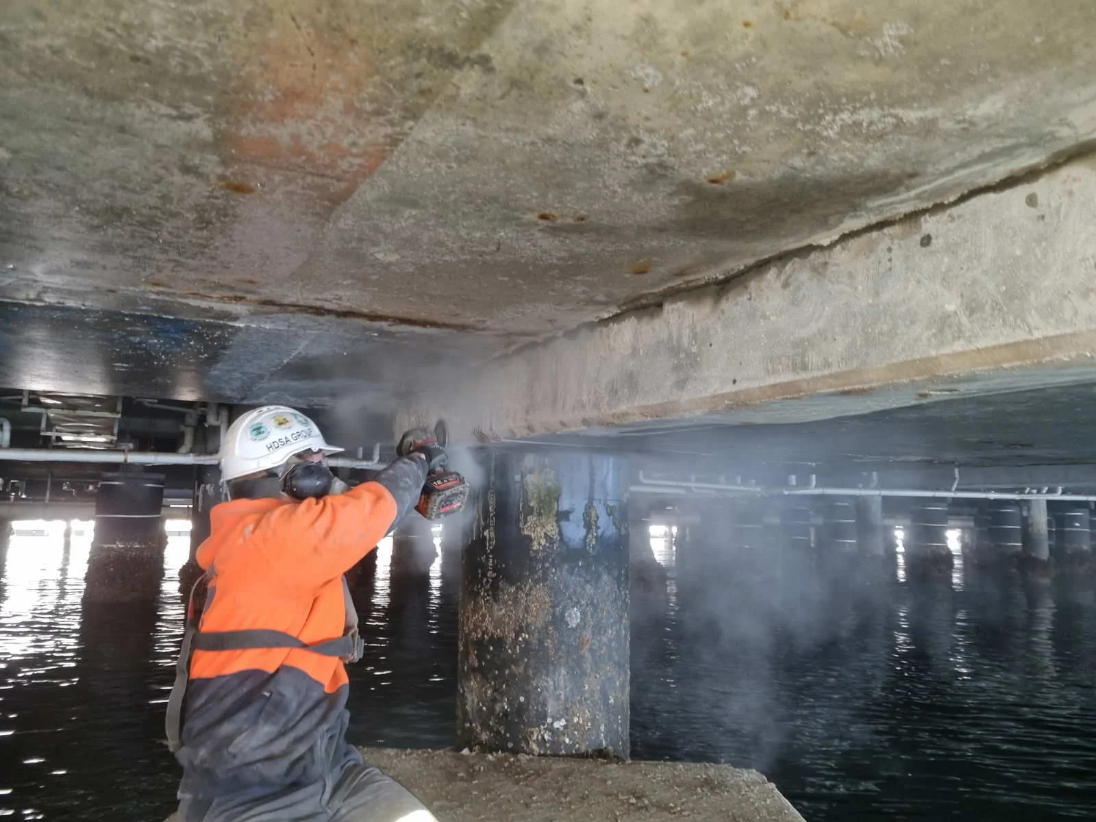 85S-W EXPAINSION JOINTS UNDER WHARF (10).JPG