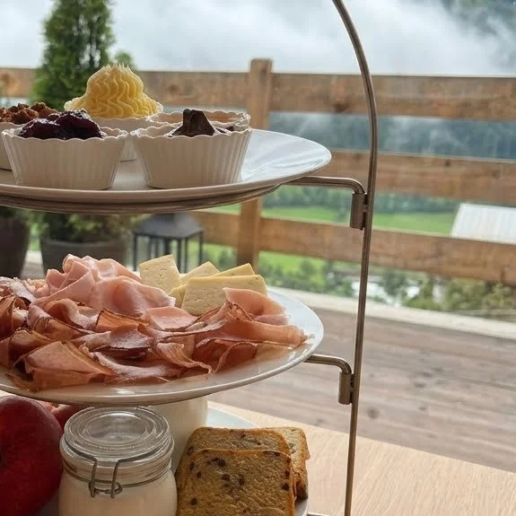 cozy_edition_lahnerhof_chalets_detail_fruehstück.jpeg