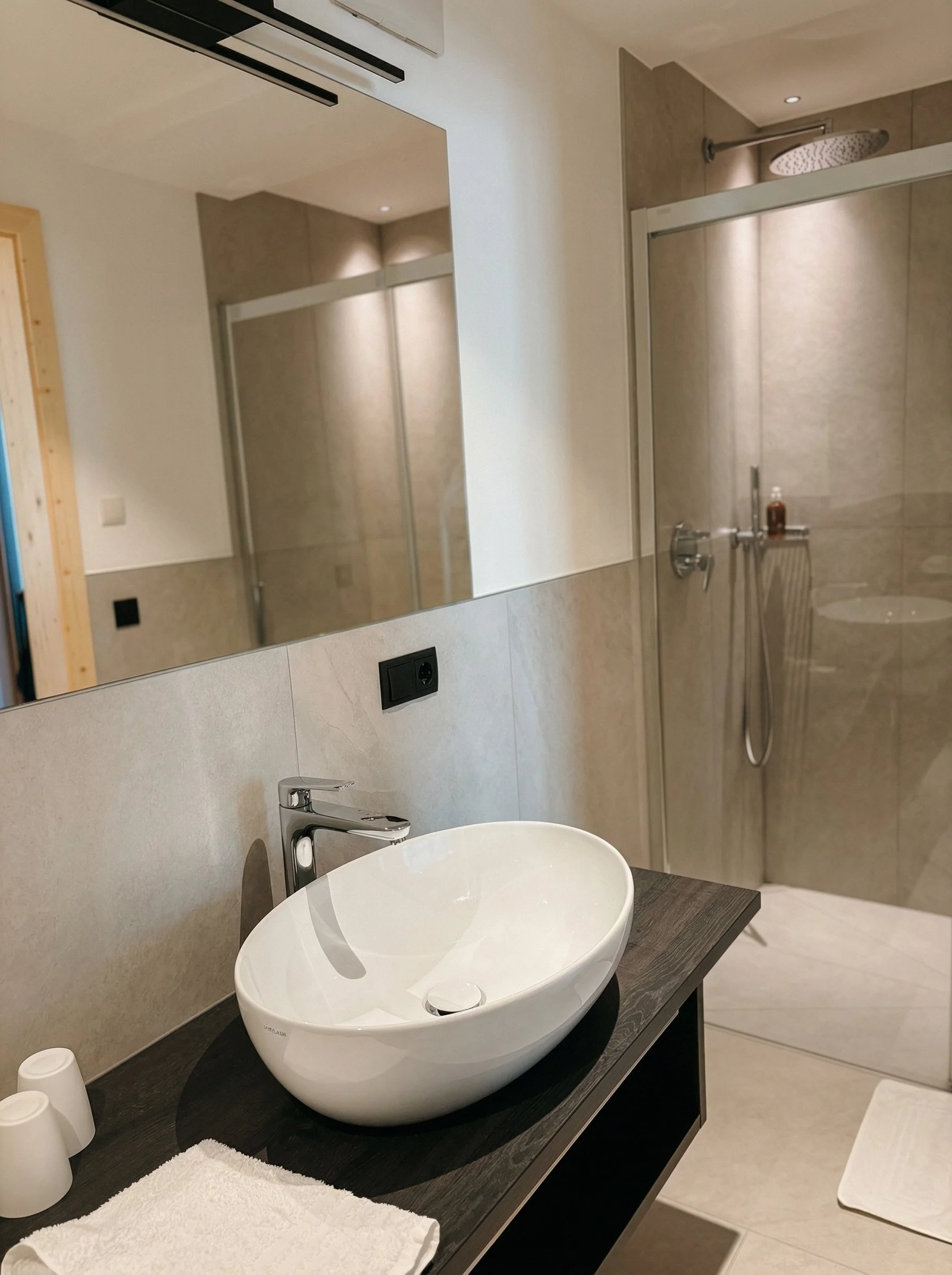 cozy_edition_hotel_jaegerhof_hotelzimmer_edelweiss_bad.png