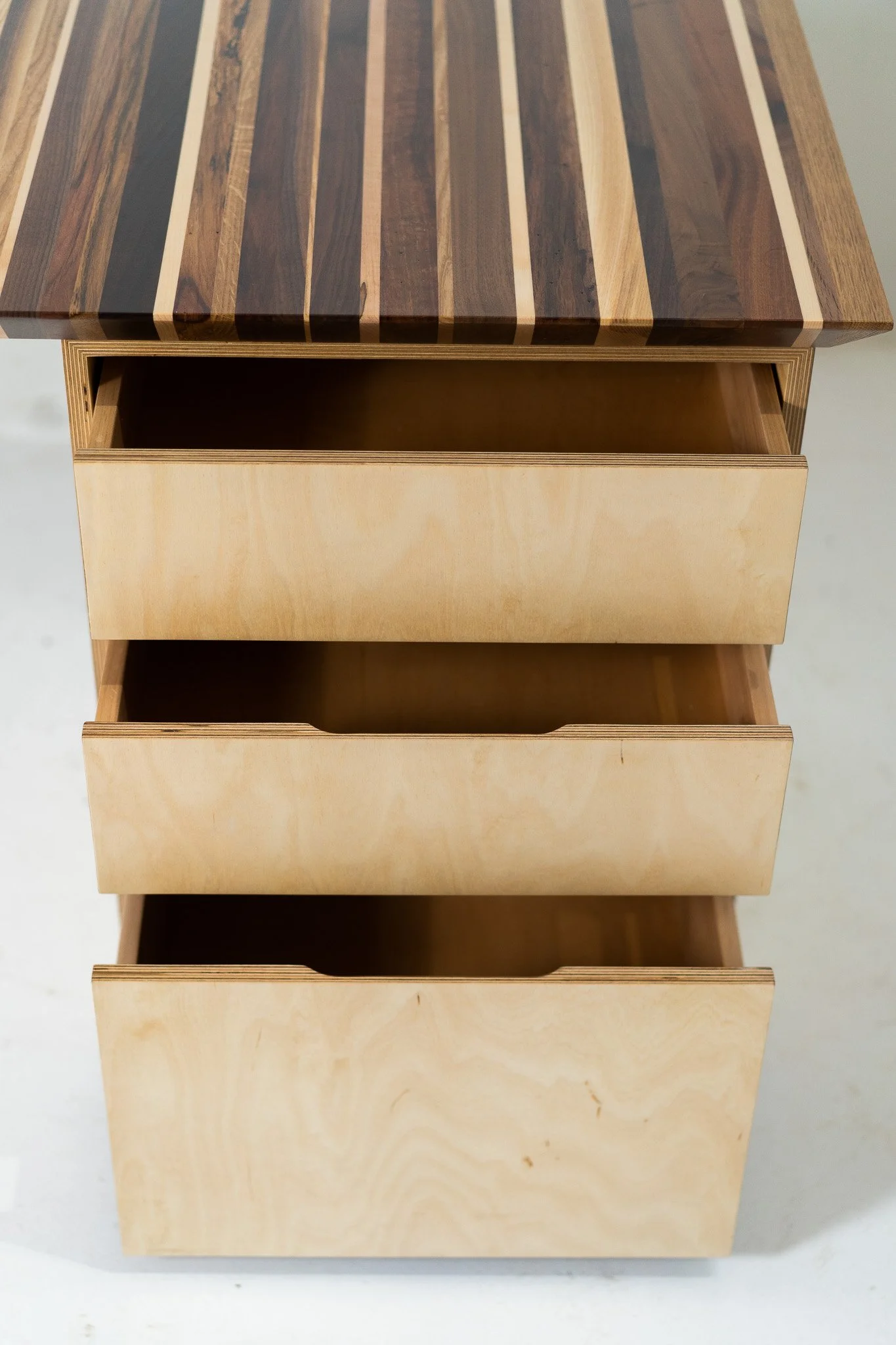Desk032209247.jpg