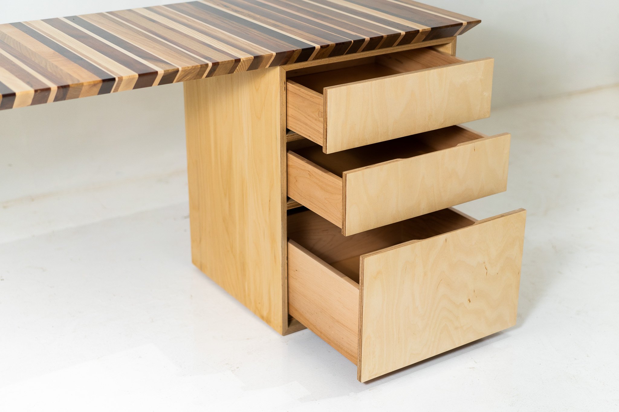 Desk032209254.jpg