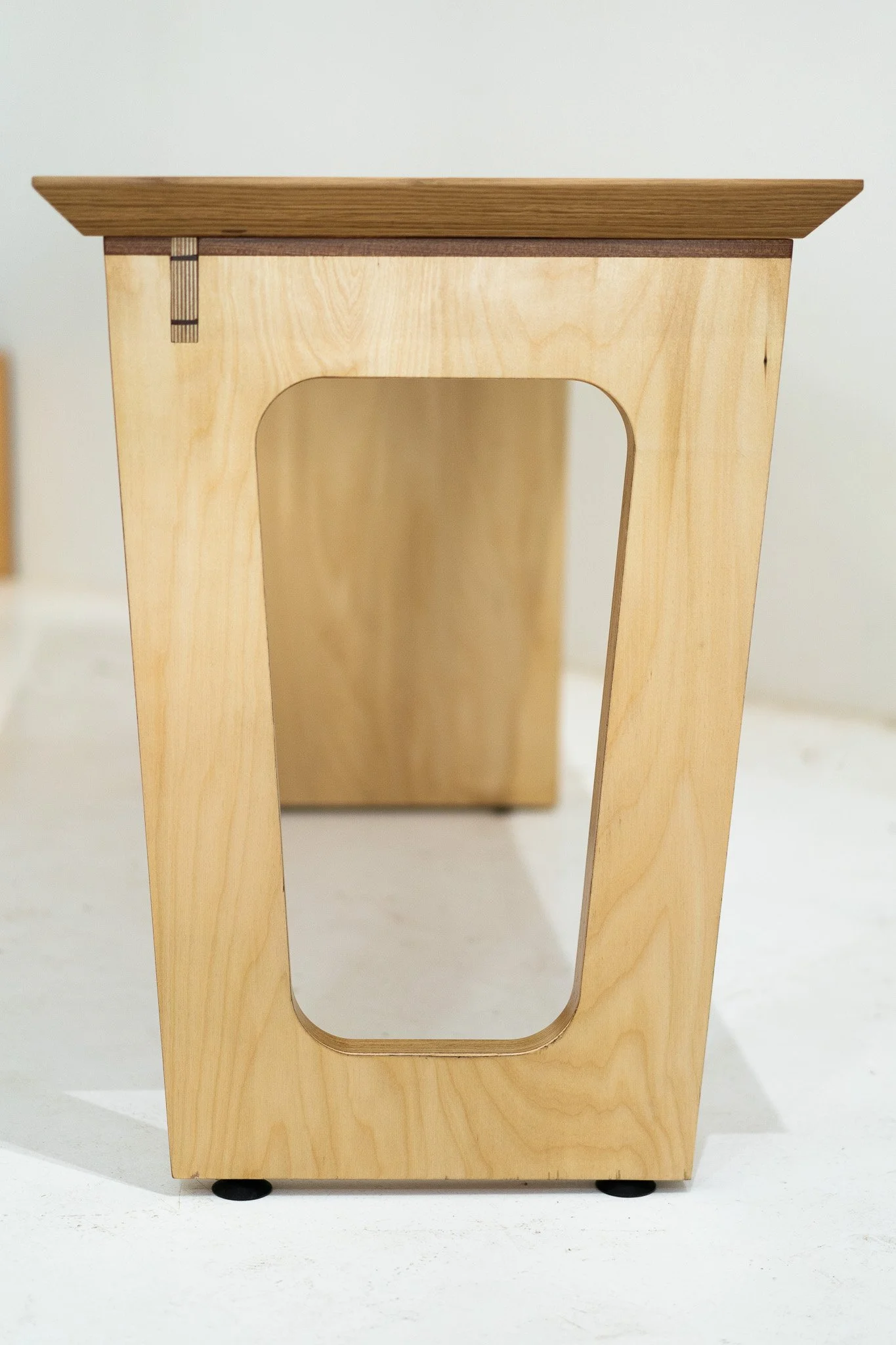Desk032209265.jpg