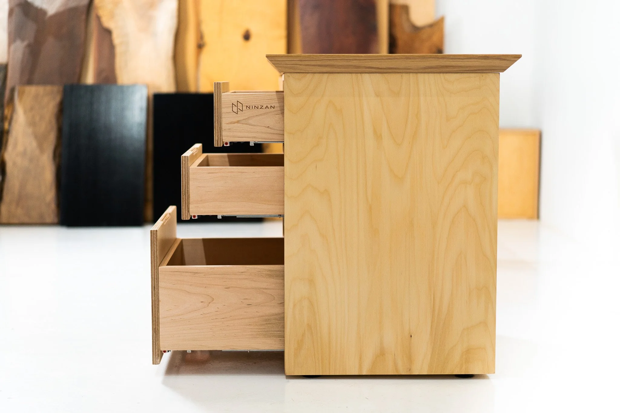 Desk032209253.jpg