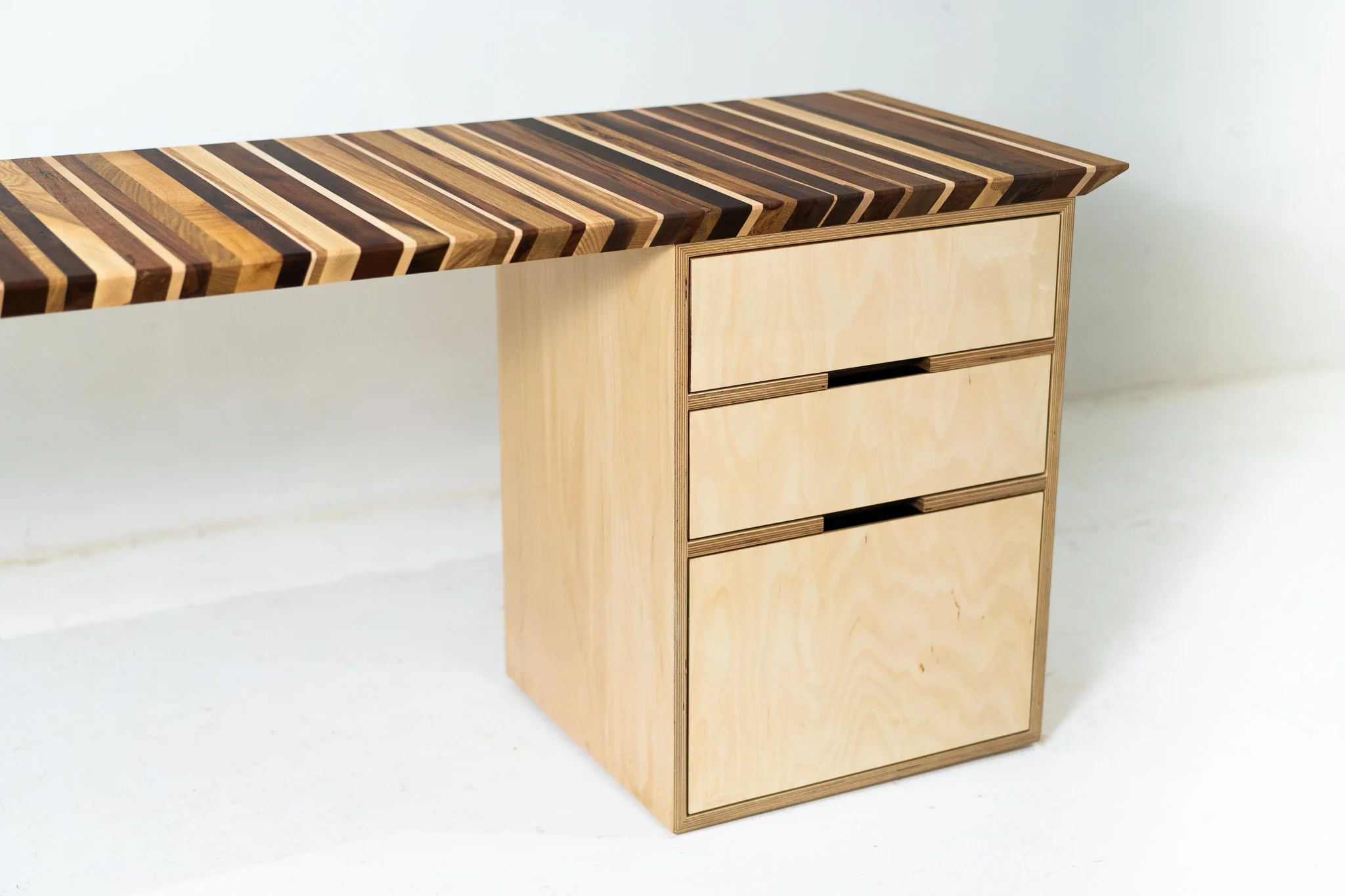 Desk032209243.jpg