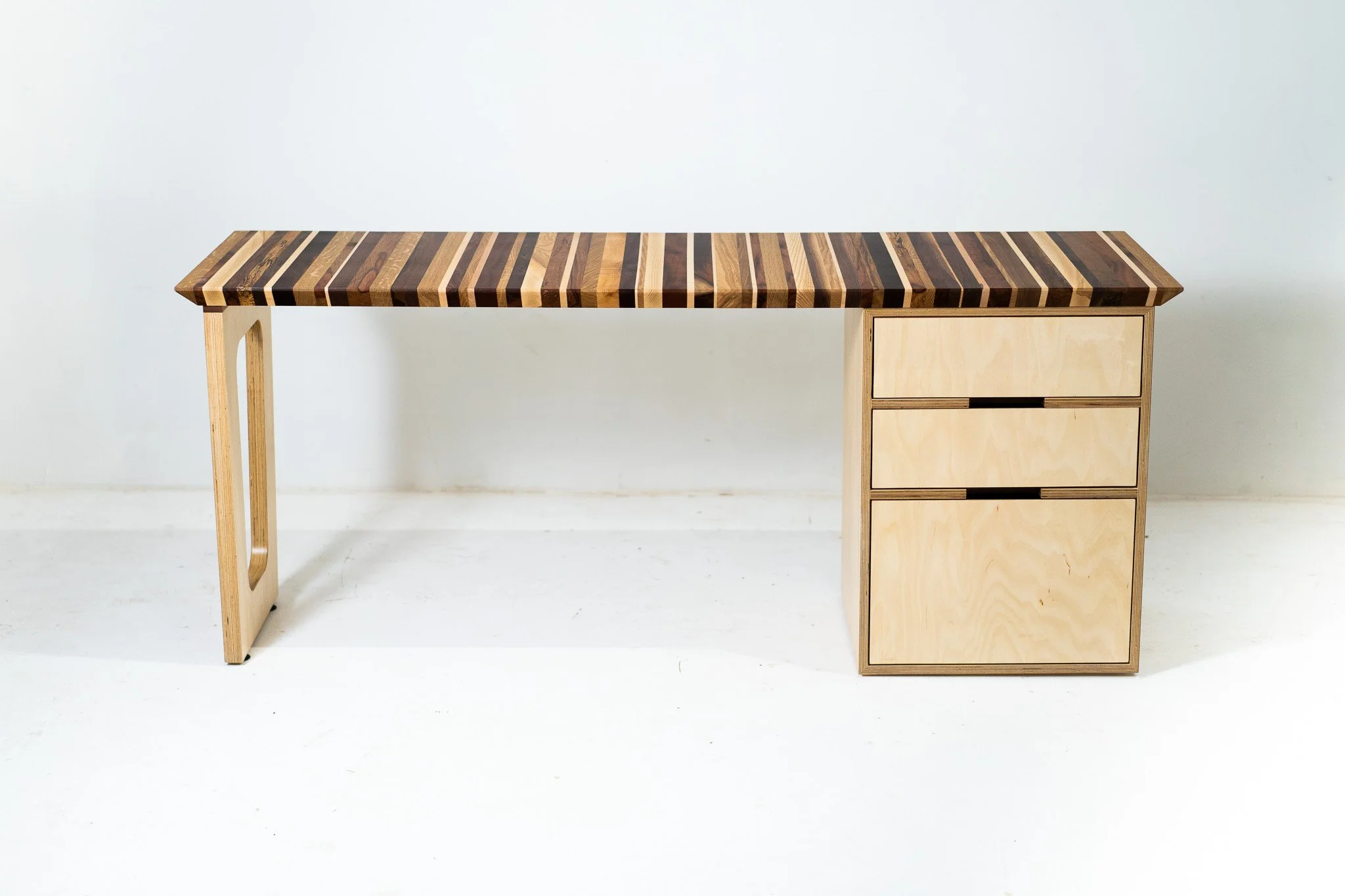 Desk032209236.jpg