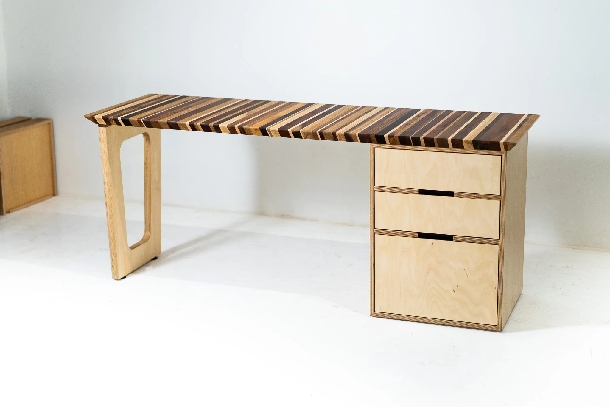 Desk032209235.jpg