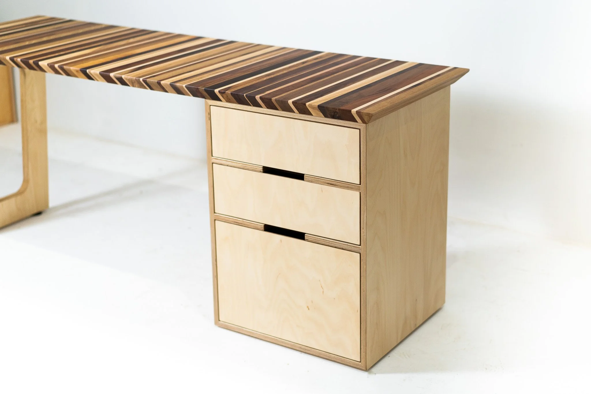 Desk032209238.jpg