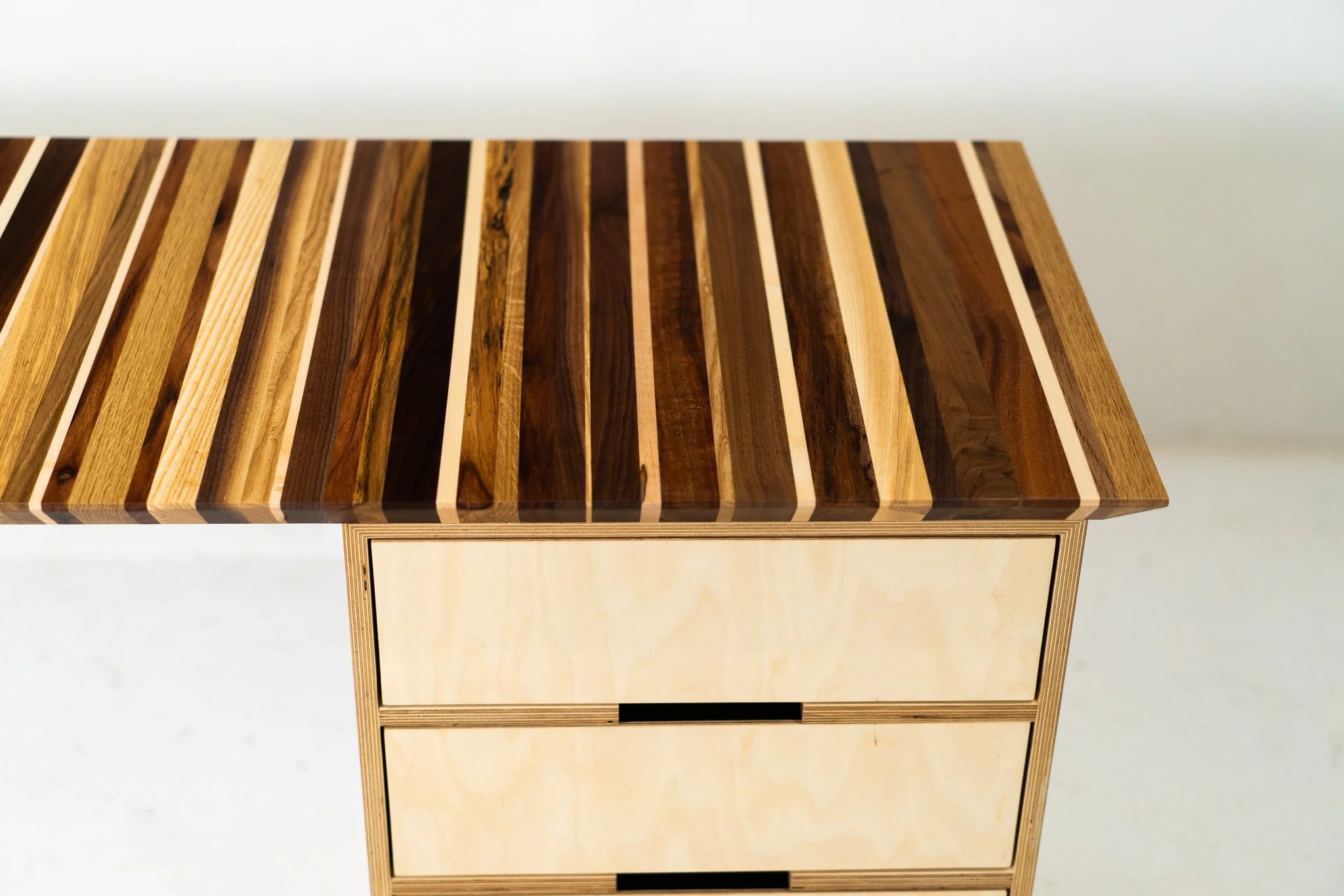 Desk032209257.jpg