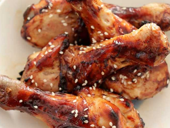 Chicken Drumsticks and Mac-n-Cheese