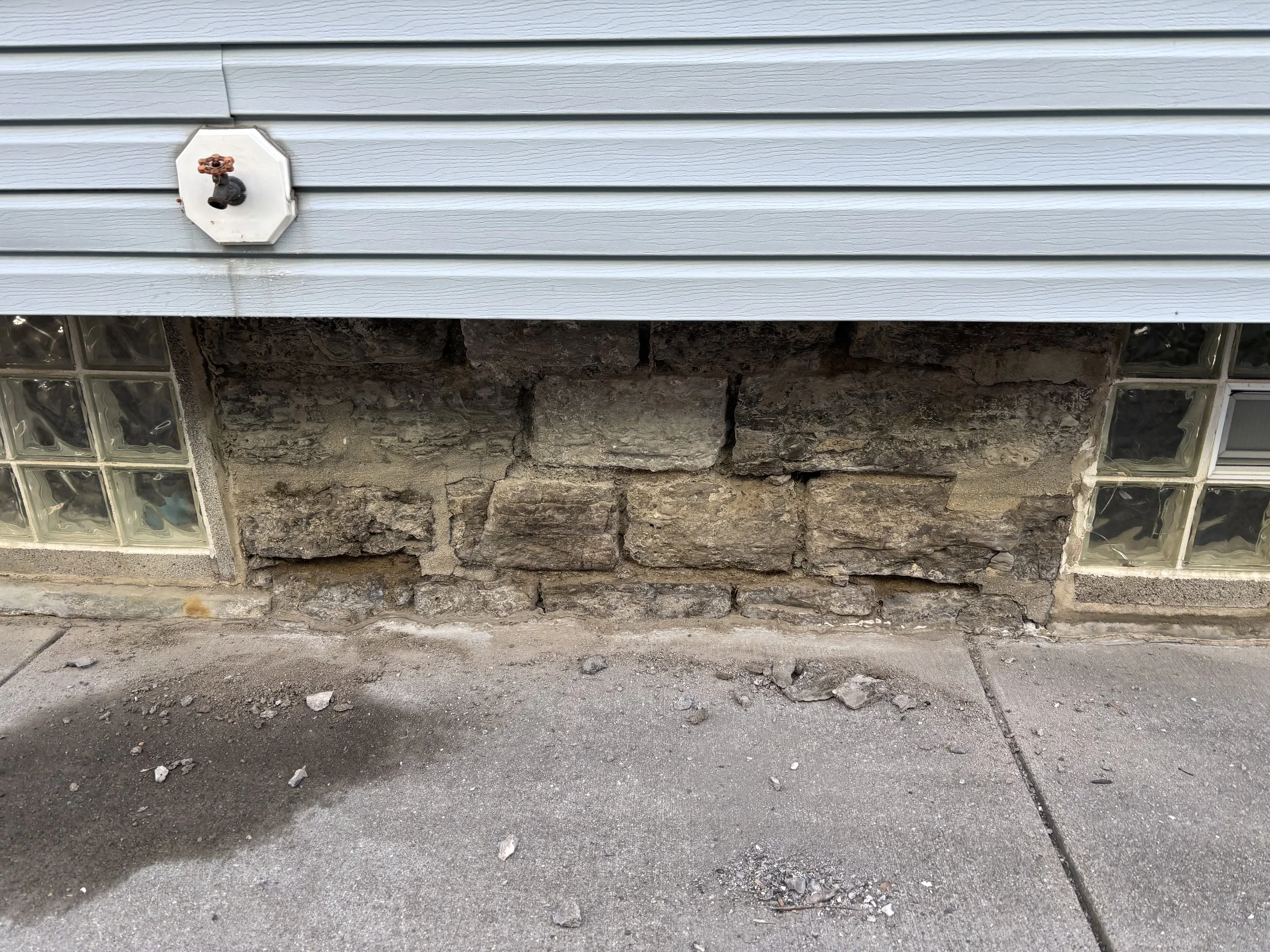 Stonecutter Masonry Missing Mortar Joints on Foundation