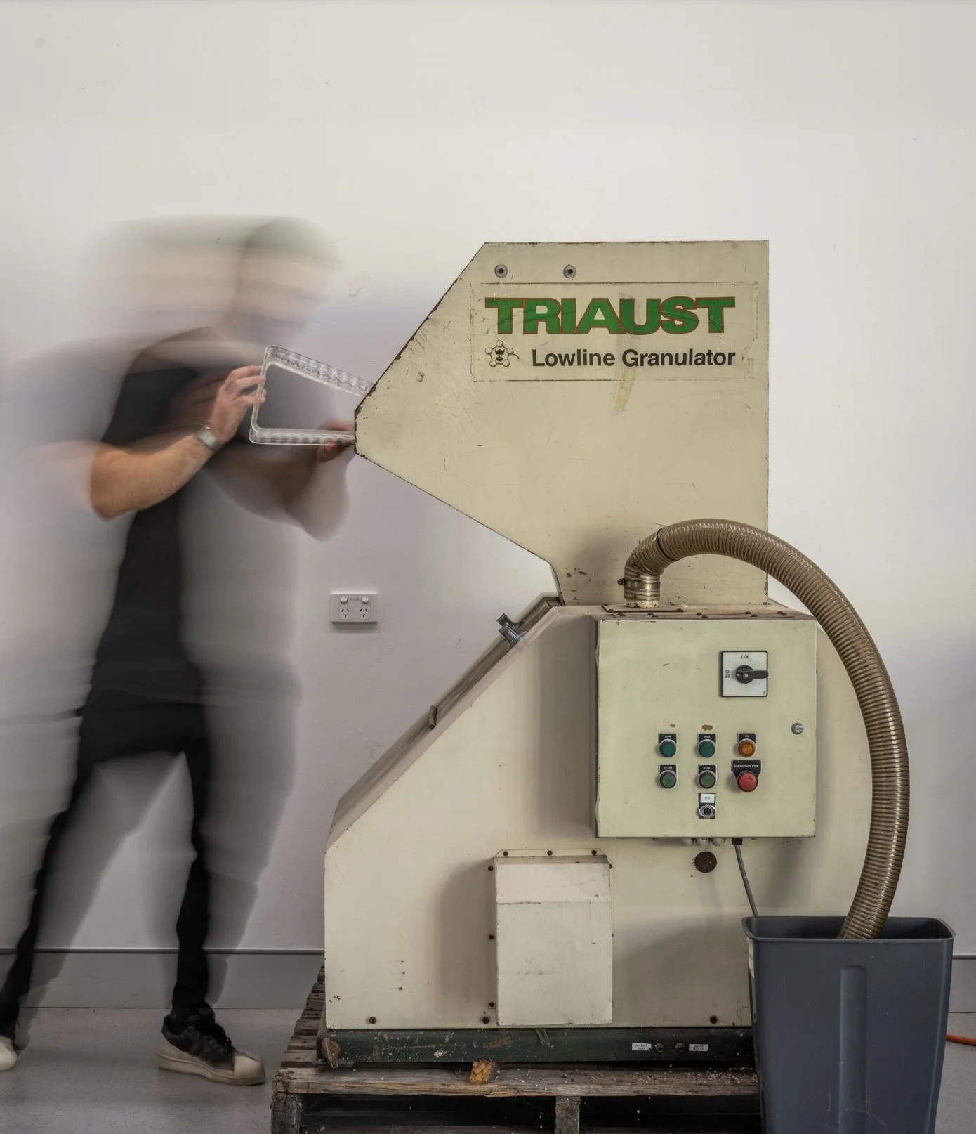 Workplace Plasticity: Furnishing the Net-Zero Office through Robotic Fabrication