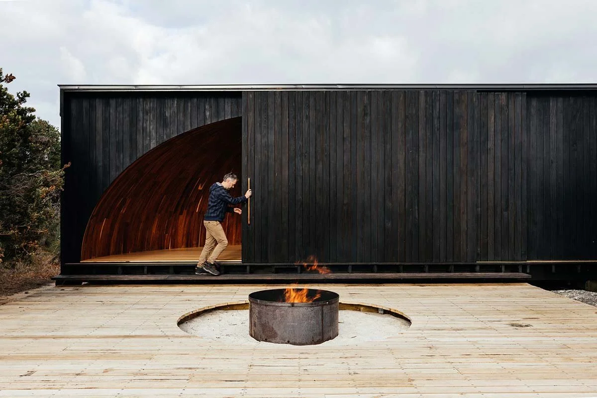 krakani lumi, wukalia walk. Location: wukalina/Mount William National Park (North East Nation) lutruwita (Tasmania). Language/cultural groups: trawlwoolway, palawa pakana. Architects: Taylor + Hinds Architects. Photo: Adam Gibson

krakani lumi (resti