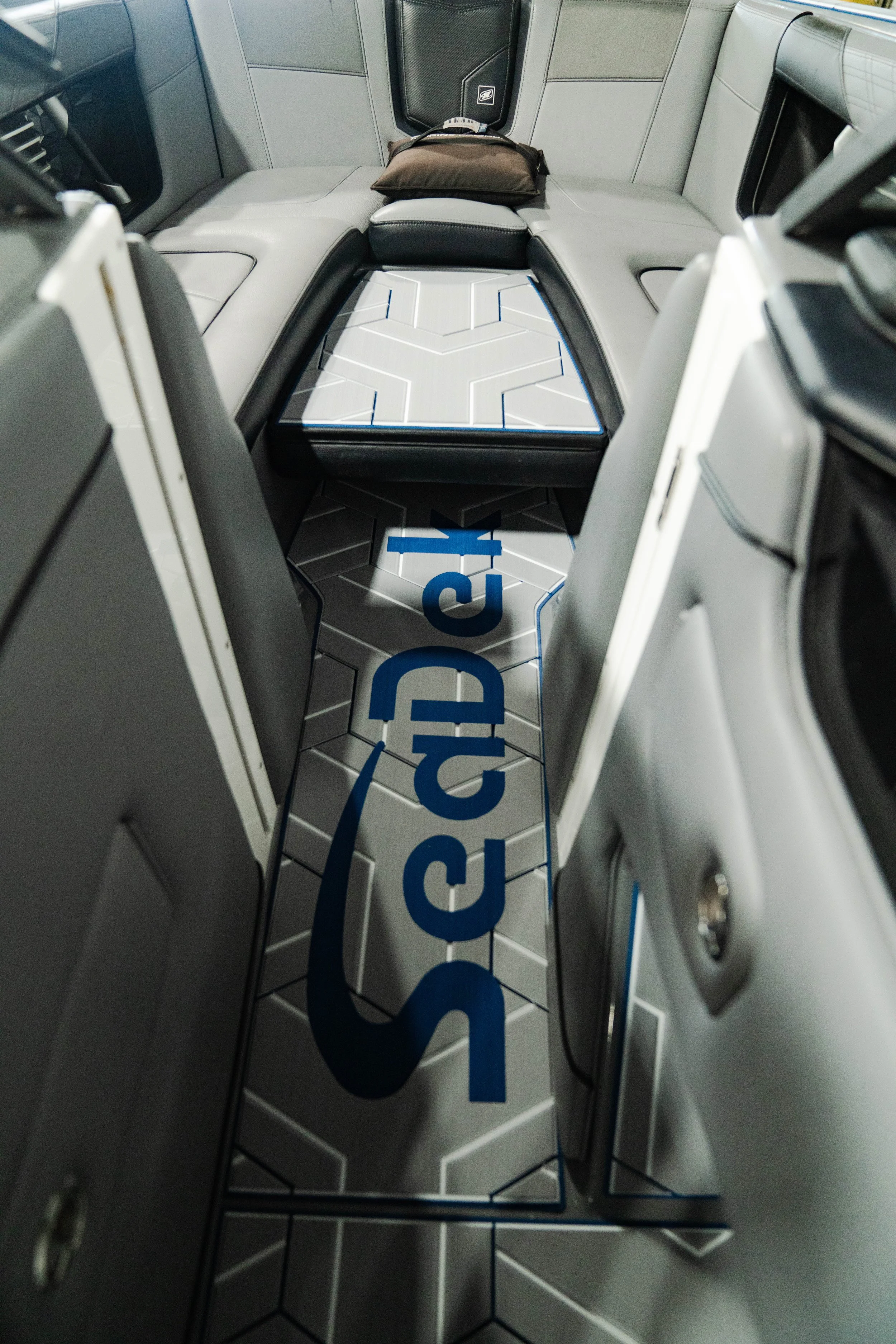 nautique-g23-with-seadek_51685369290_o.jpg