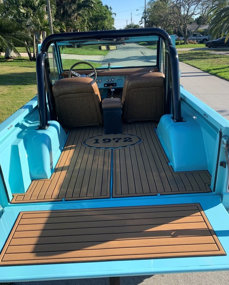 seadek-in-a-ford-bronco_49732204492_o.jpg