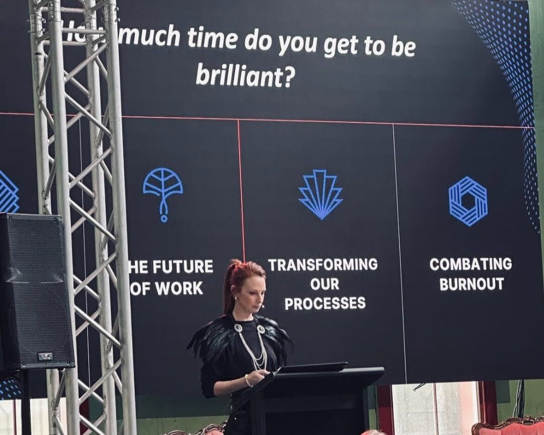 Influential Keynote speaker, Annie Johnson presenting on 'The Future of Work,' 'Transforming Our Processes,' and 'Combating Burnout.' with AI and HR.