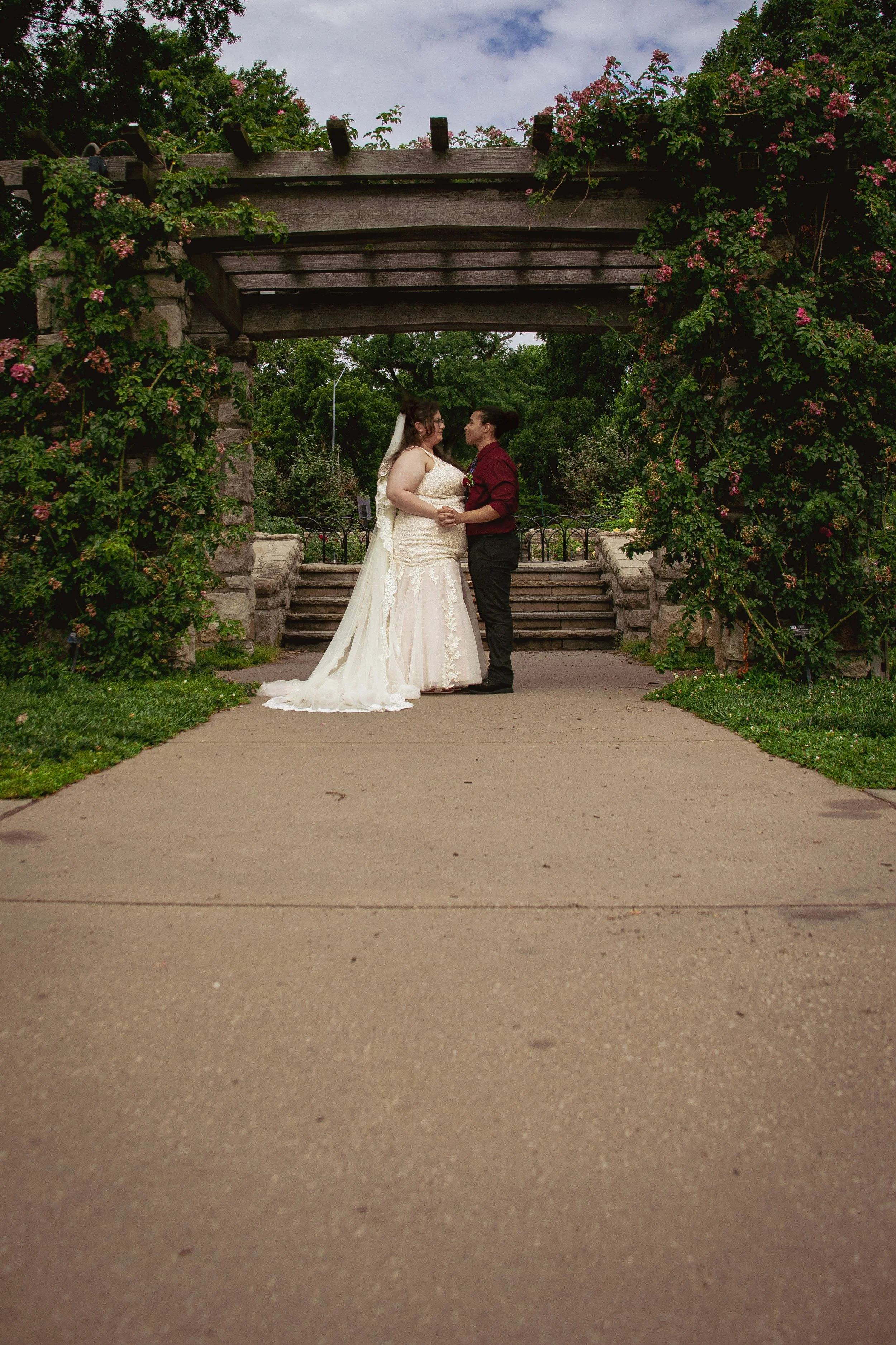 wedding-bride-groom-rose-garden-kansas-city-happy-couple-sweet-wedding-dress-gown-veil