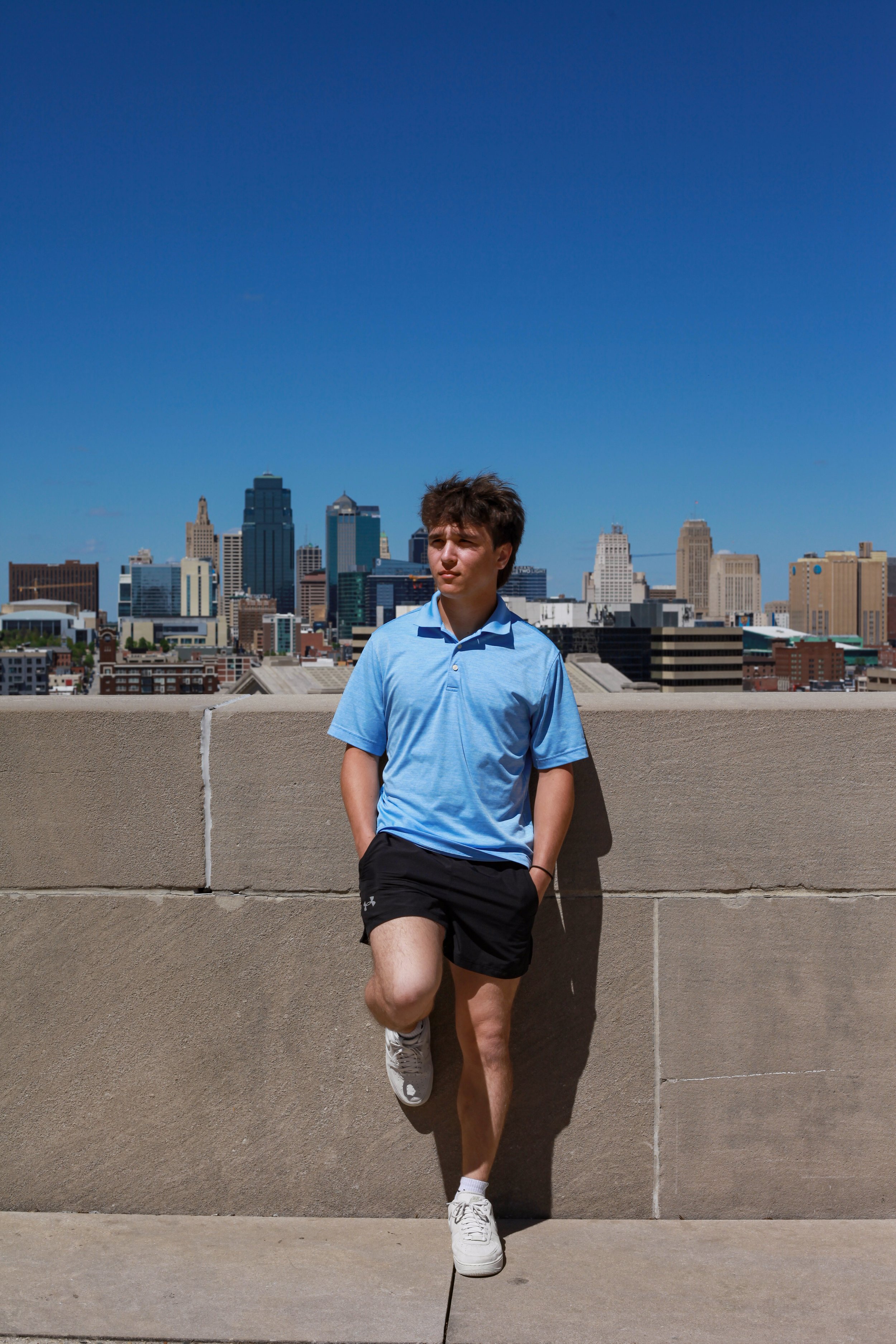 boy-senior-photo-kansas-city-WWI-museum-skyline-blue
