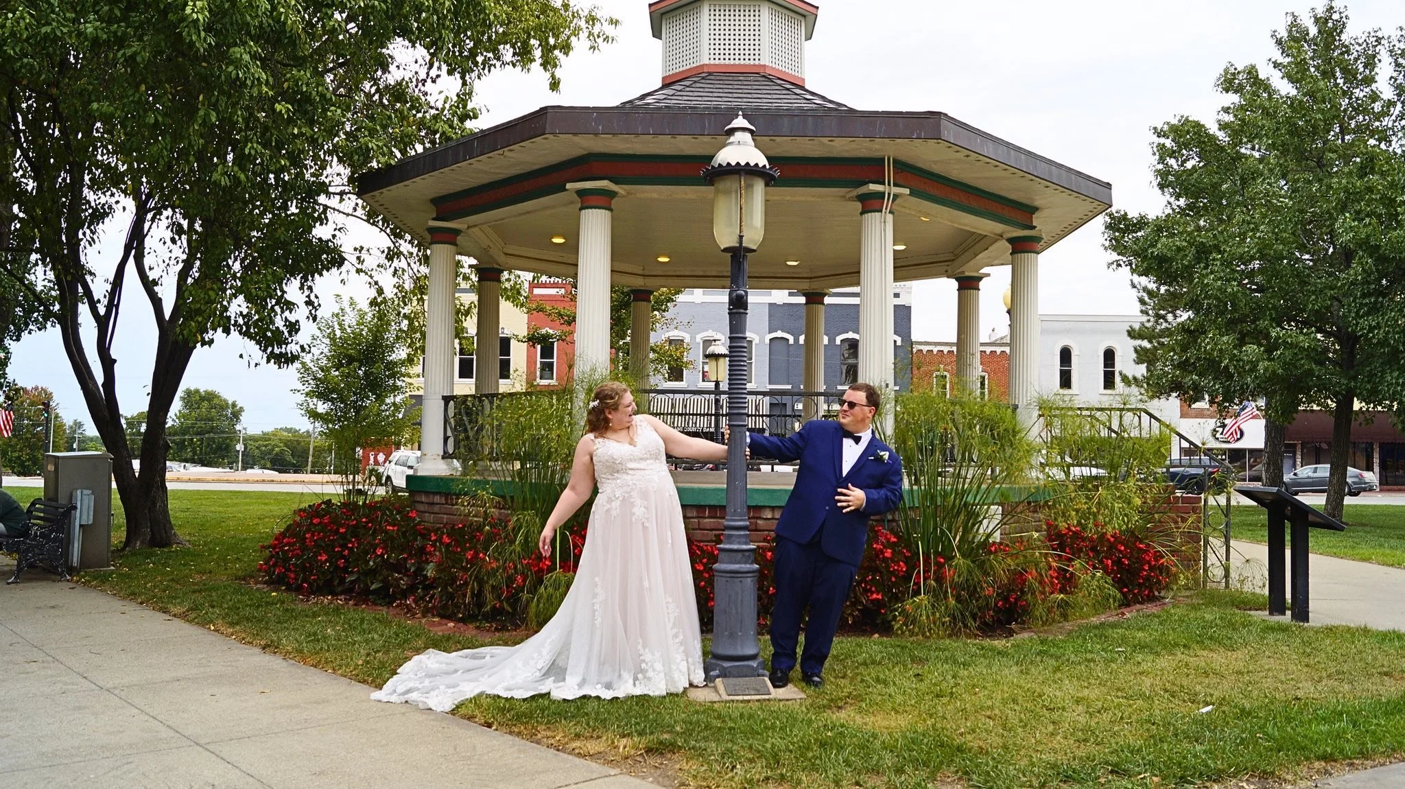 bride-groom-light-pole-gazebo