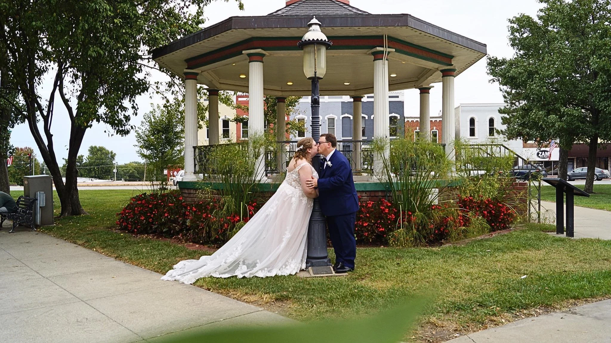 bride-groom-light-pole-gazebo-kiss