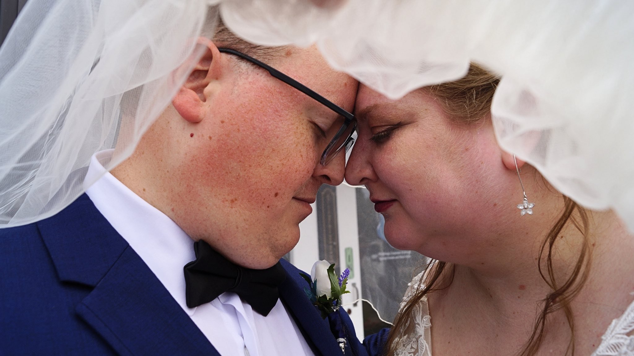 bride-groom-veil