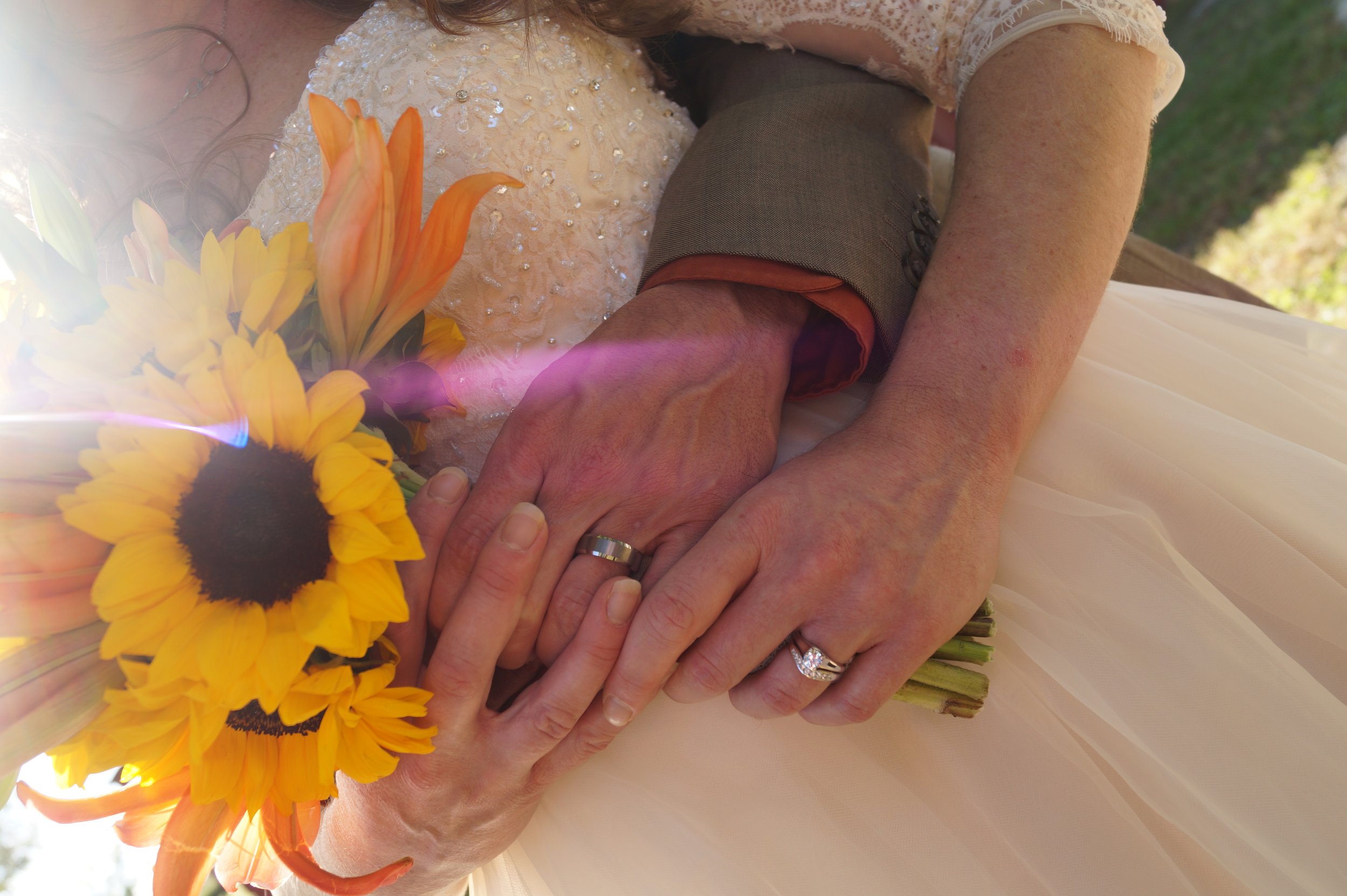 wedding-happy-couple-marriage-sunflower-orange-sun-rings