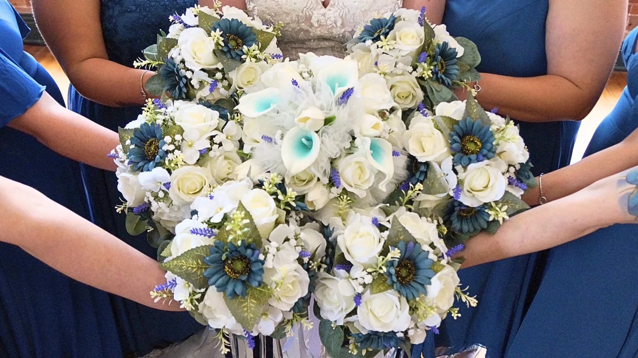 bridal-bouquet-surrounded-by-bridesmaid-bouquets