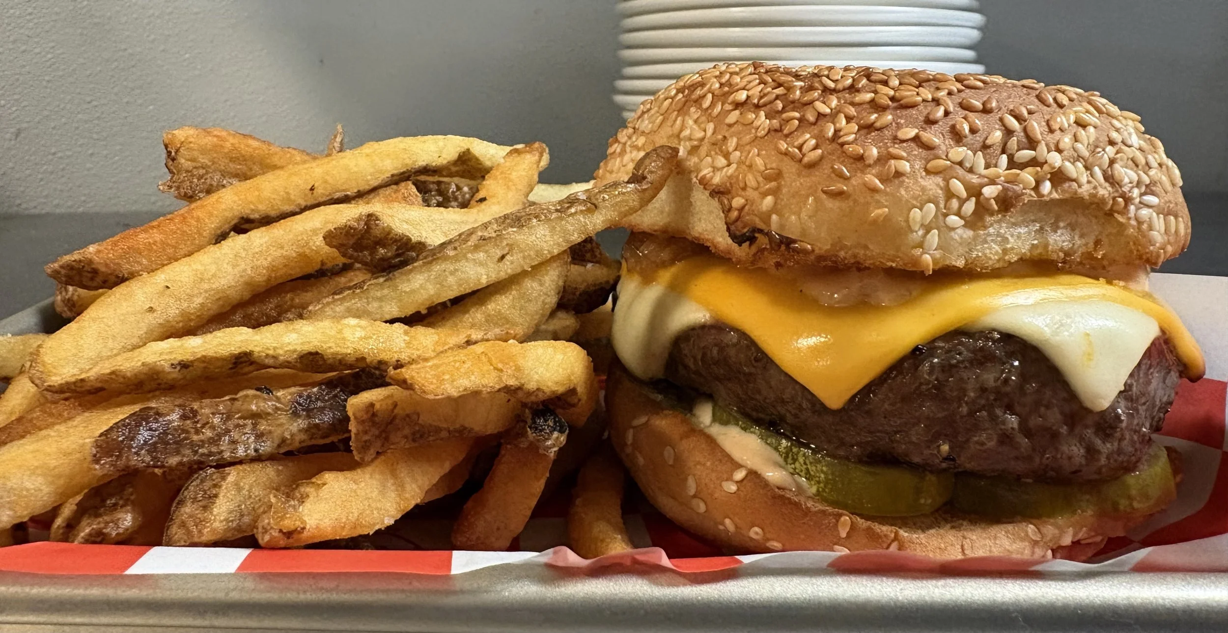 Cheeseburger & fries