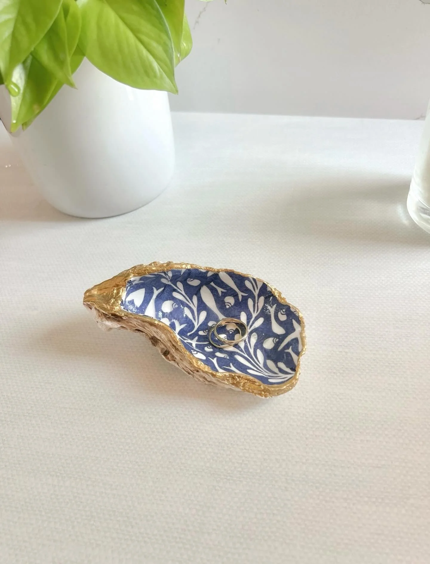 Where natural texture meets a soft, coastal finish. 🤍

#ateliercoquille #coastaldesign #shellart
