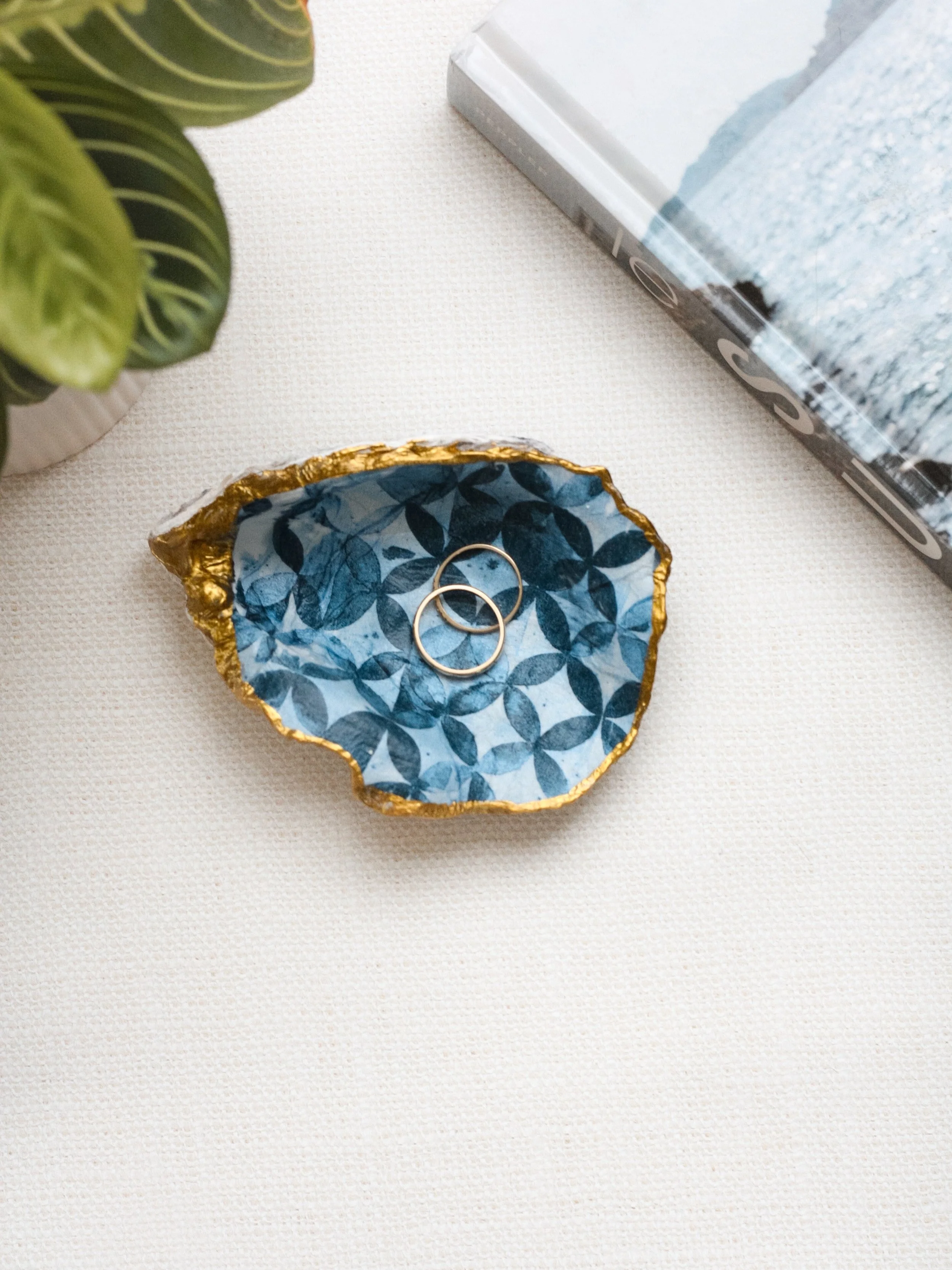 Inspired by the deep blues of the Mediterranean. 🌊
A one-of-a-kind oyster shell ring dish, handcrafted in California and finished with delicate gold detailing.

Available on Etsy and at Atelier Coquille (links in bio) 🤍

#ateliercoquille #oystershe