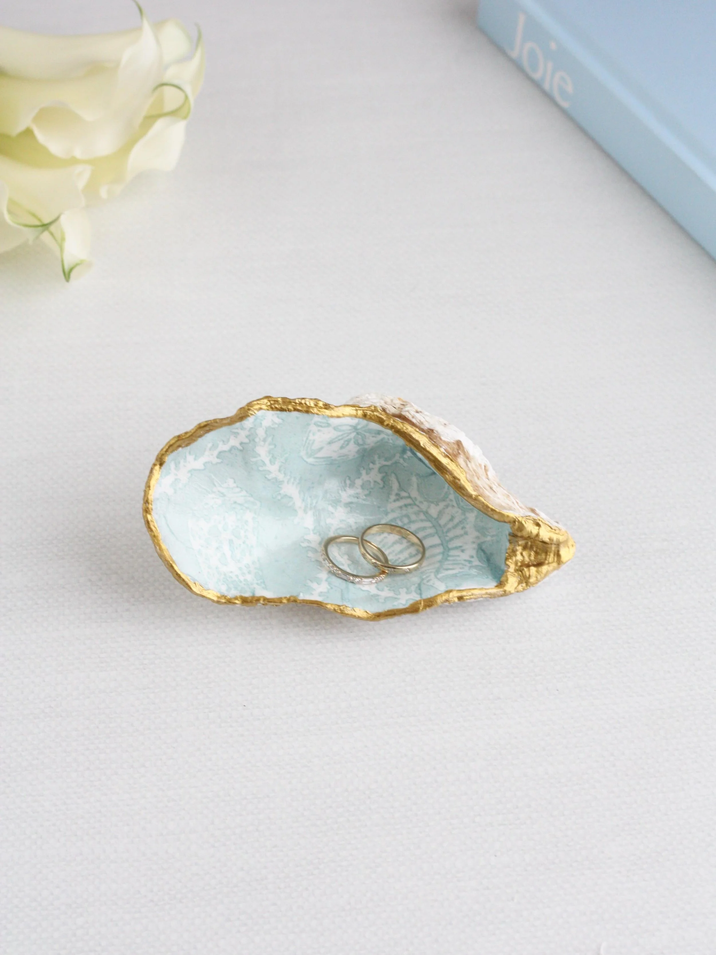 Arcachon Oyster Ring Dish ✨

Inspired by the French coast, this handcrafted oyster shell ring dish adds an elegant coastal touch to any space. Perfect for rings, earrings, or everyday treasures.

Available on Etsy and on the website. Links are in the