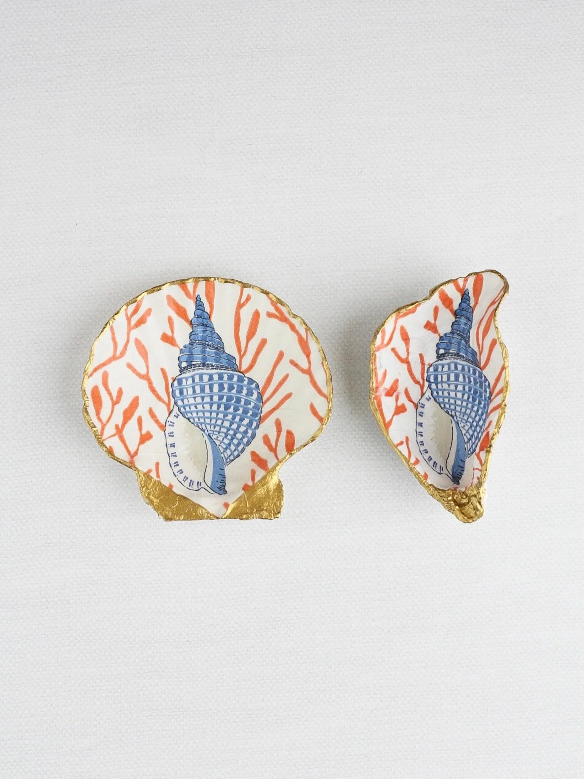 Timeless coastal d&eacute;cor, handcrafted one shell at a time. Each piece is individually decoupaged and finished with hand-painted gold, making every shell truly one of a kind.

Shop the collection through the links in our bio. ✨🤍

#ateliercoquill