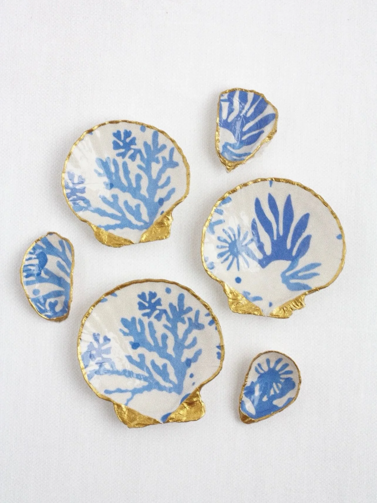 Inspired by the bold, organic forms of French artist Henri Matisse 💙

A little piece of French art, reimagined on natural shells, finished in gold and coated in resin. 

Links to shop in bio ✨

#matissestyle #oystershellart #coastalhomedecor