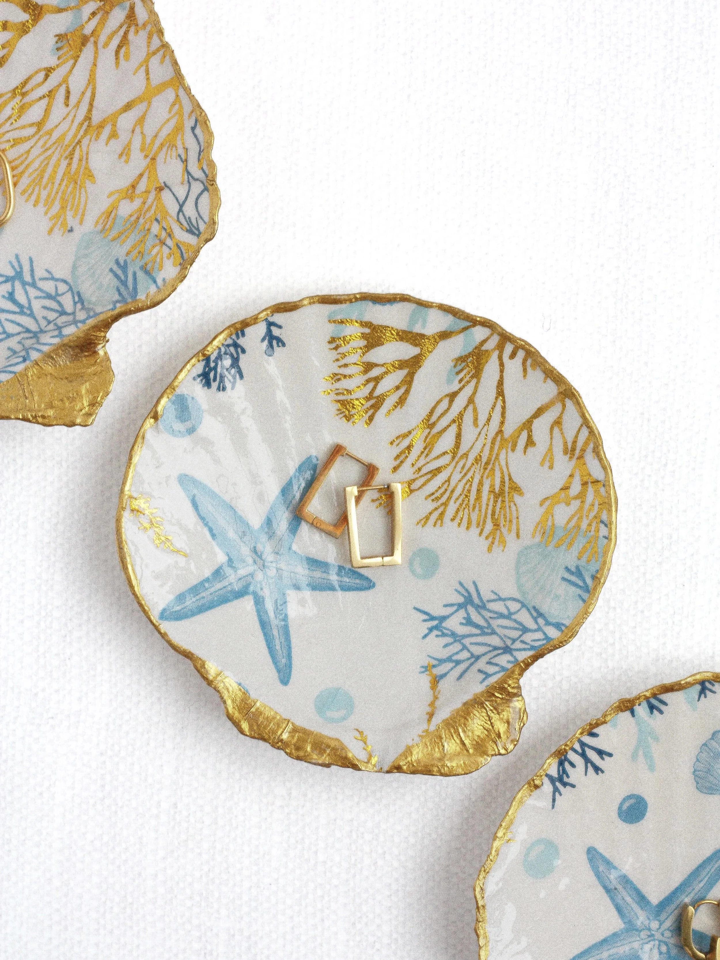 Golden details, inspired by the coast. 🐚✨ Handcrafted oyster shell ring dishes designed for jewelry, keepsakes, and the little things you reach for every day.

Shop Atelier Coquille &mdash; links in bio.

#oystershellart #ringdish #coastalhomedecor
