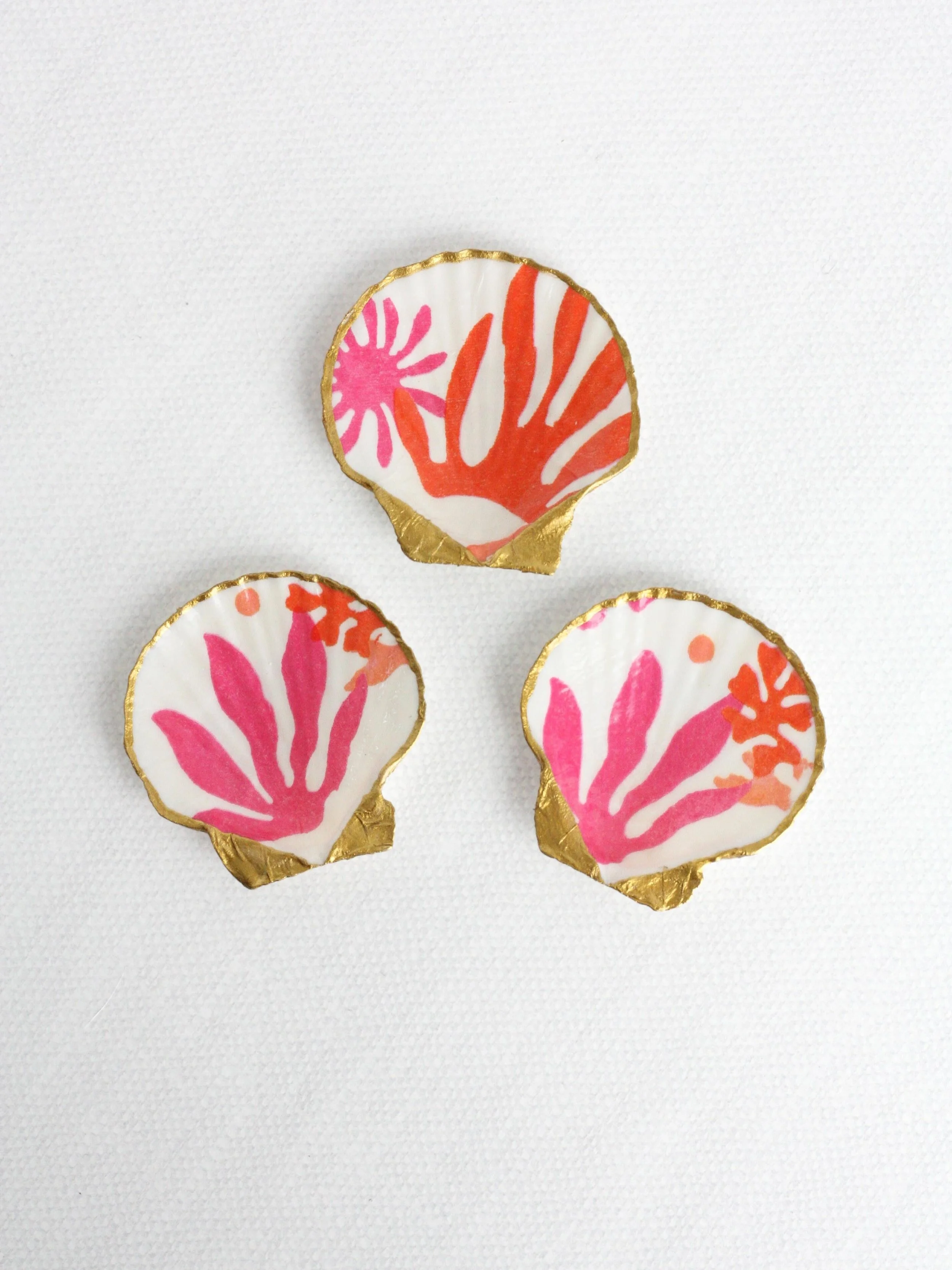 A touch of the French Riviera, 🐚✨ Each shell dish is thoughtfully made with coral-inspired details and hand-finished gold edges, creating a one-of-a-kind piece of coastal d&eacute;cor.

Perfect as a ring dish, jewelry holder, or elegant coastal gift