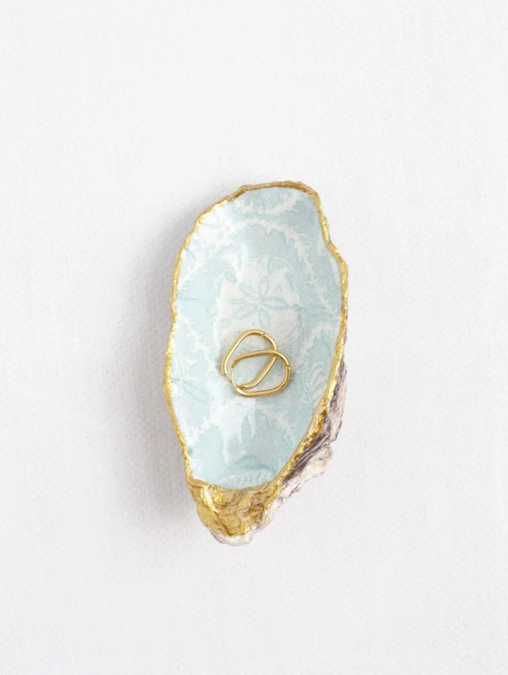 Inspired by the soft blues of the French Riviera, each Atelier Coquille oyster dish is handcrafted in California and finished with delicate gold detailing. A timeless coastal accent for rings, jewelry, or simply bringing a touch of the Mediterranean 