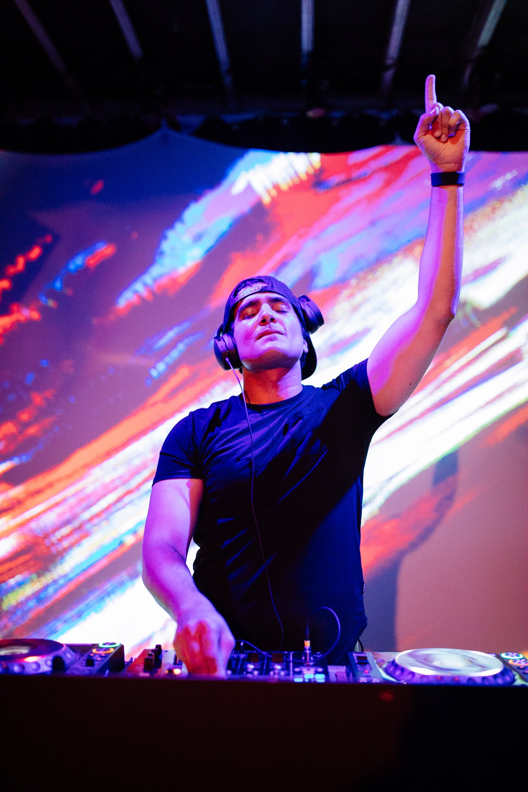 DJ