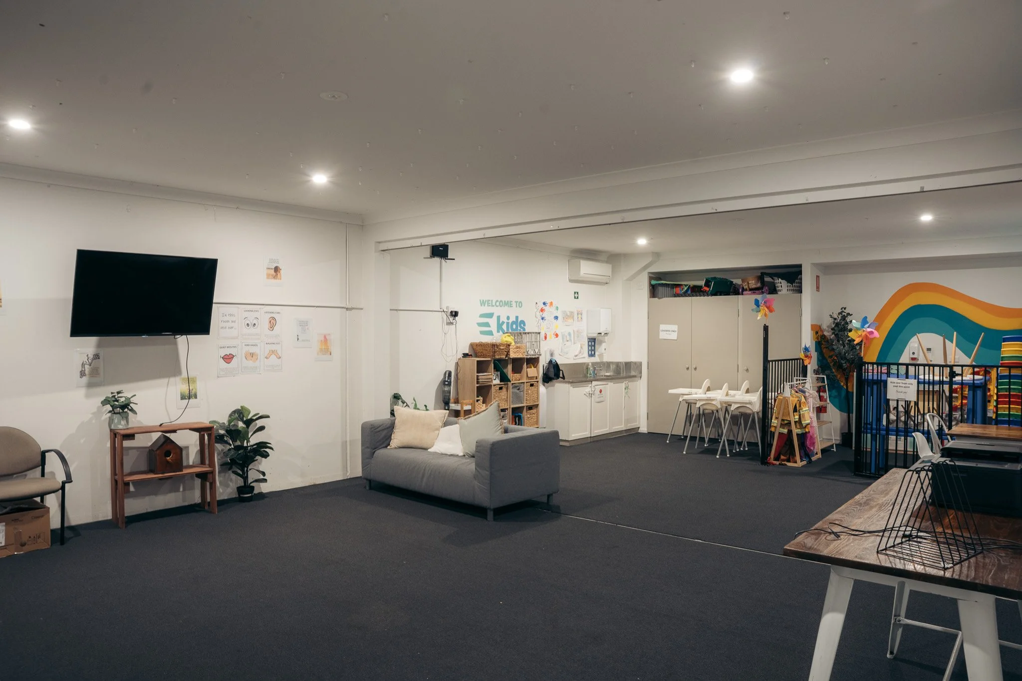Training and event space for hire in Caloundra with seating for up to 25 people, presentation screen and professional AV facilities on the Sunshine Coast.