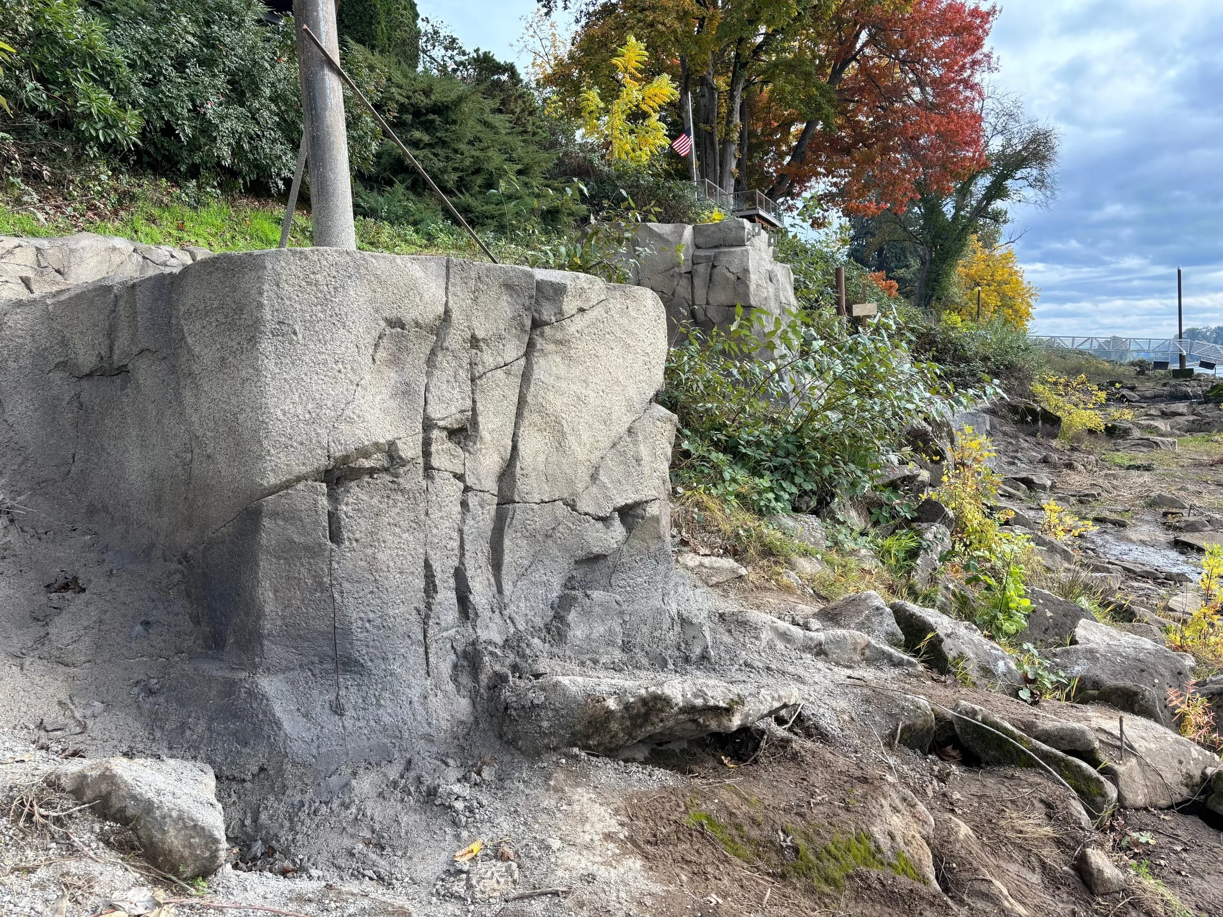 Rock Carve sculpted shotcrete dock abutment