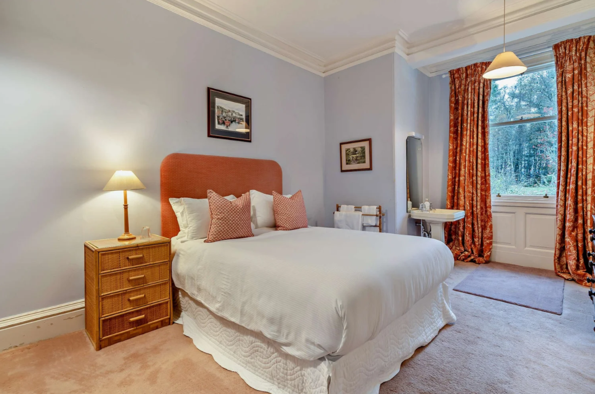 $3,550 - Private Bedroom with Queen Bed (Shared Bathroom)