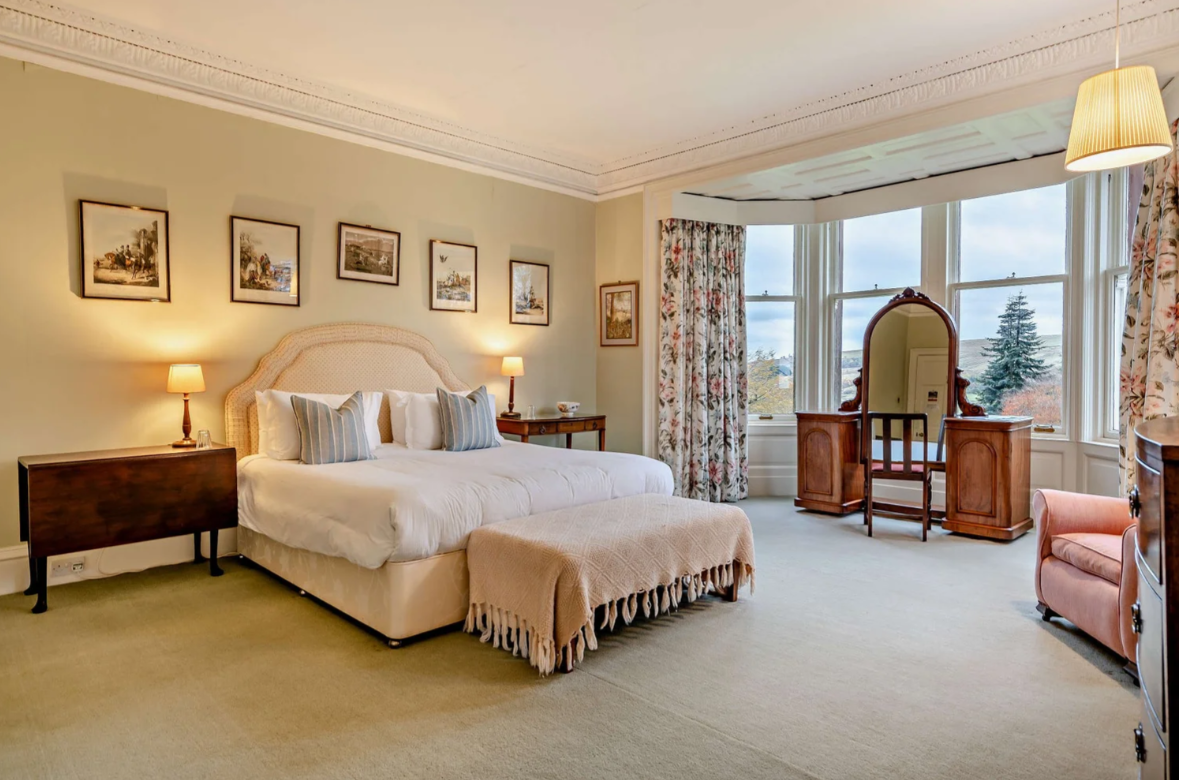 $3,950 - Private Bedroom with King Bed (Ensuite Bathroom)