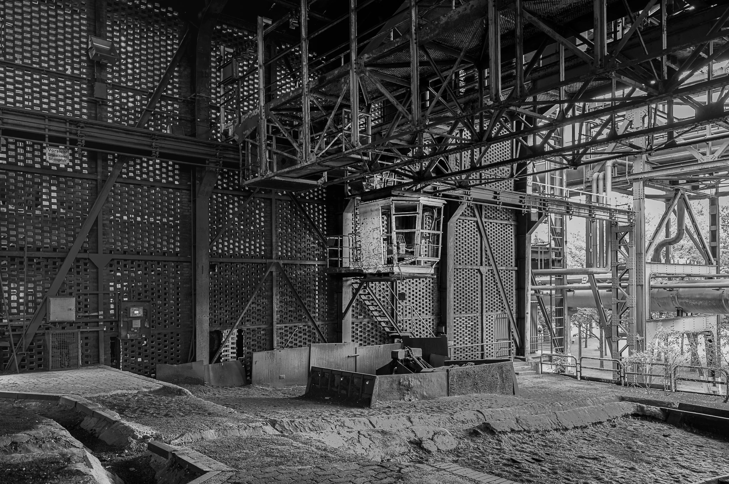 Steel framework and a small control cabin inside the former Duisburg industrial works.