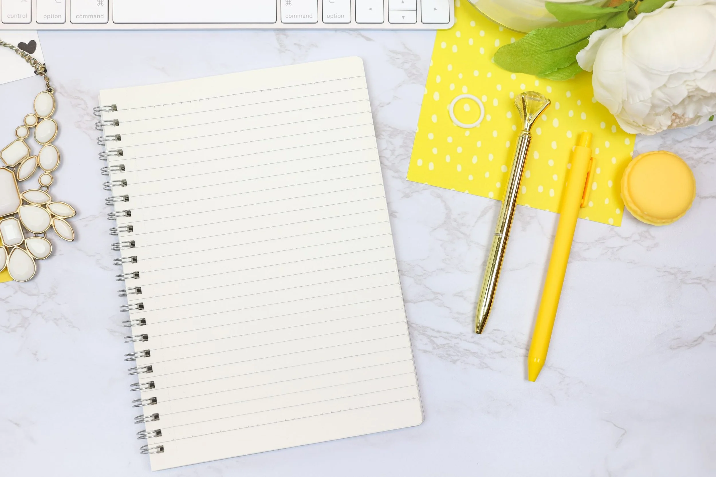 30+ Feminine Stock Photos for Bloggers
