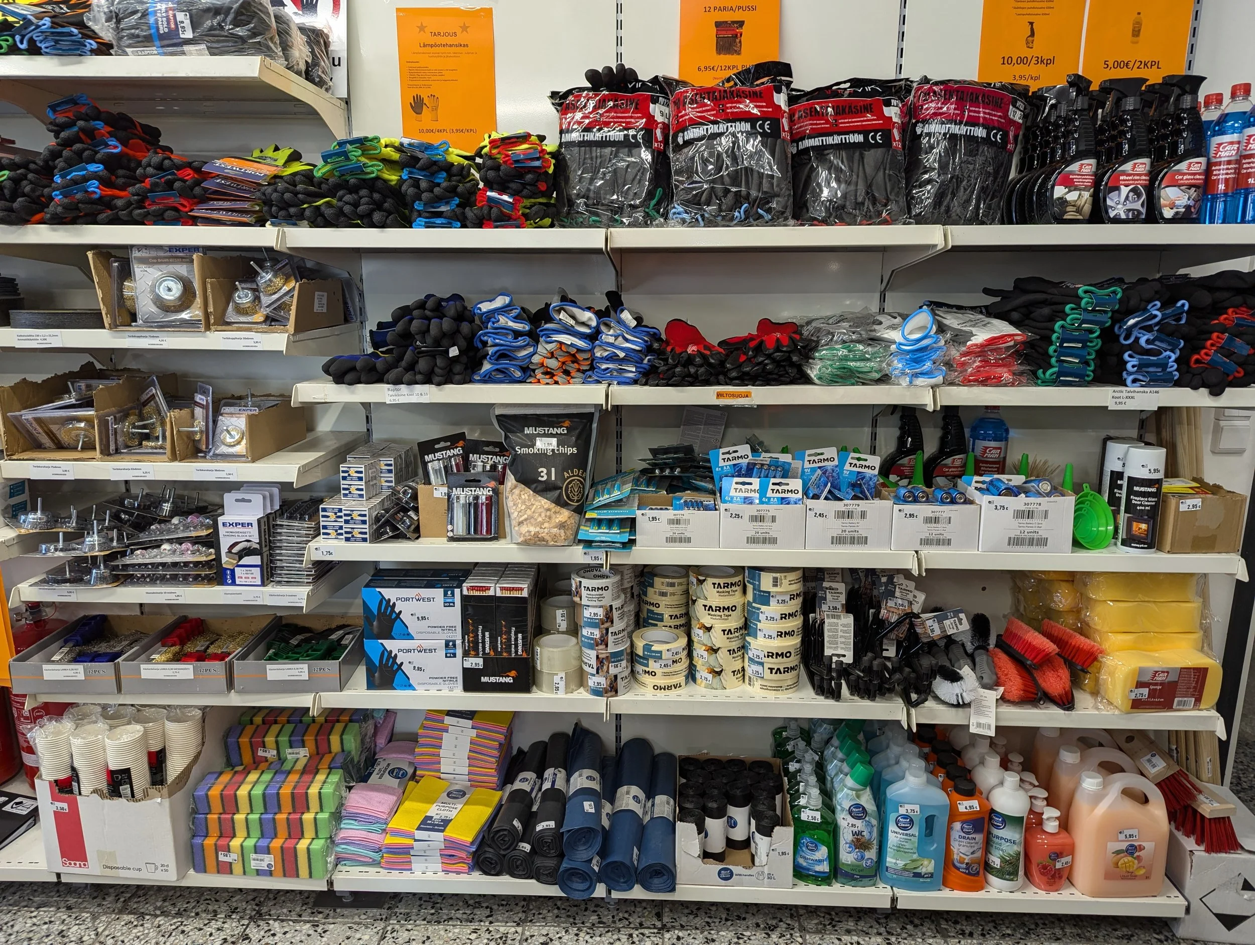 Hanskoja ja erinäistä tavaraa