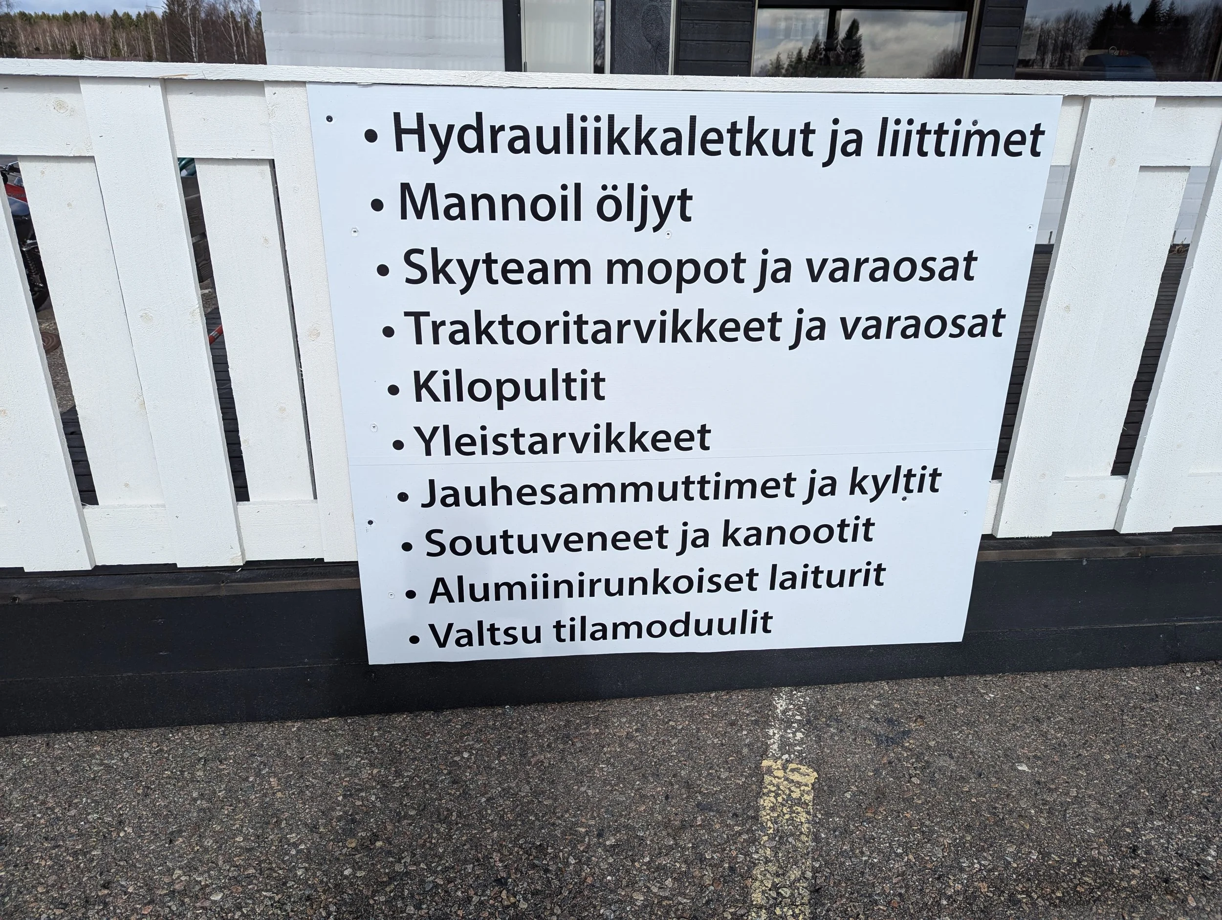kyltti, Hydrauliikkaletkut ja liittimet, Mannoil öljyt, Skyteam mopot ja varaosat, Traktoritarvikkeet ja varaosat, Kilopultit, Yleistarvikkeet, Jauhesammuttimet ja kyltit, Soutuveneet ja kanootit, Alumiinirunkoiset laiturit, Valtsu tilamoduulit